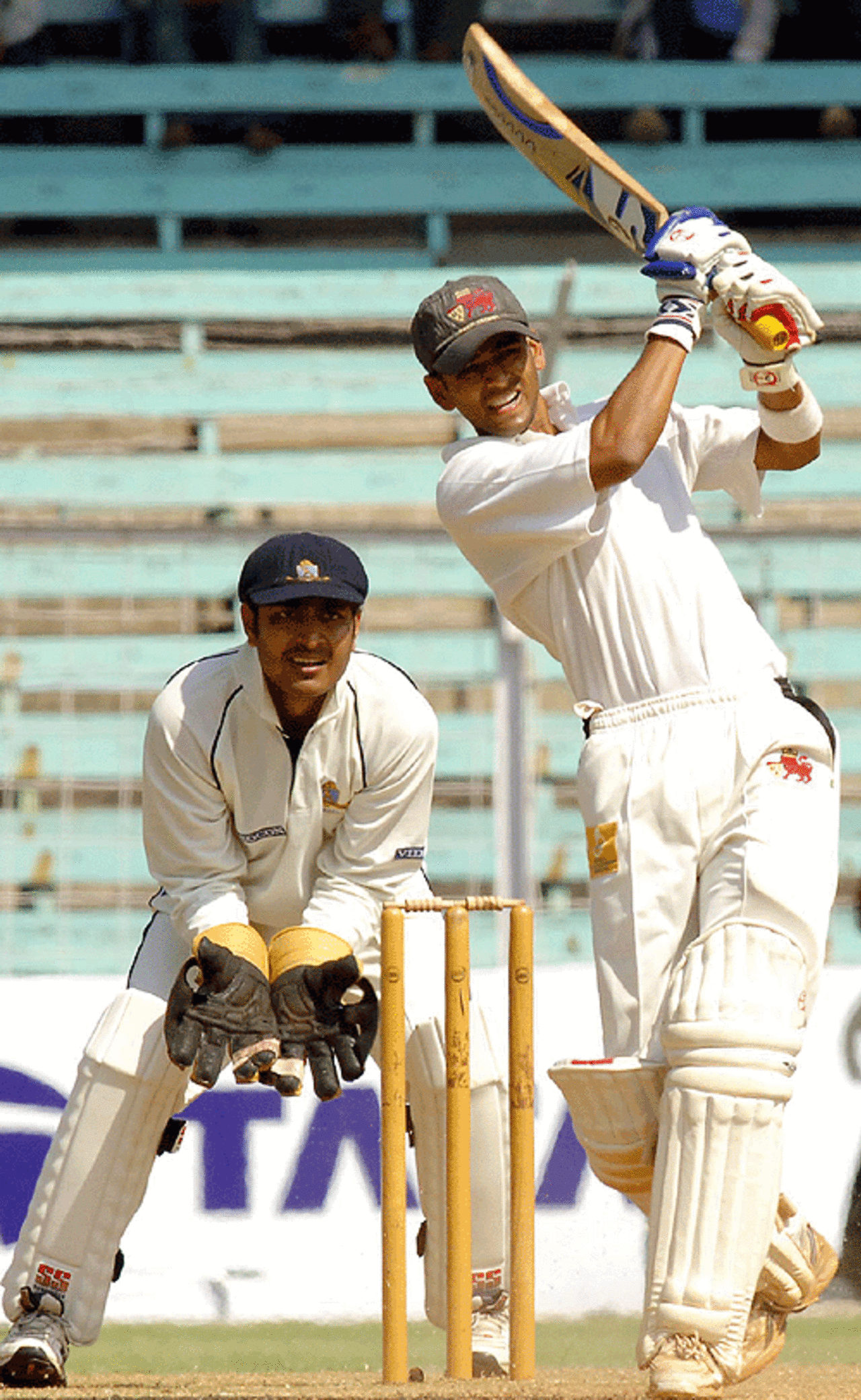 Amol Muzumdar hits out as Mumbai pile on a second-innings lead, Mumbai v Bengal, Ranji Trophy Super League final, third day, Mumbai, February 4, 2007