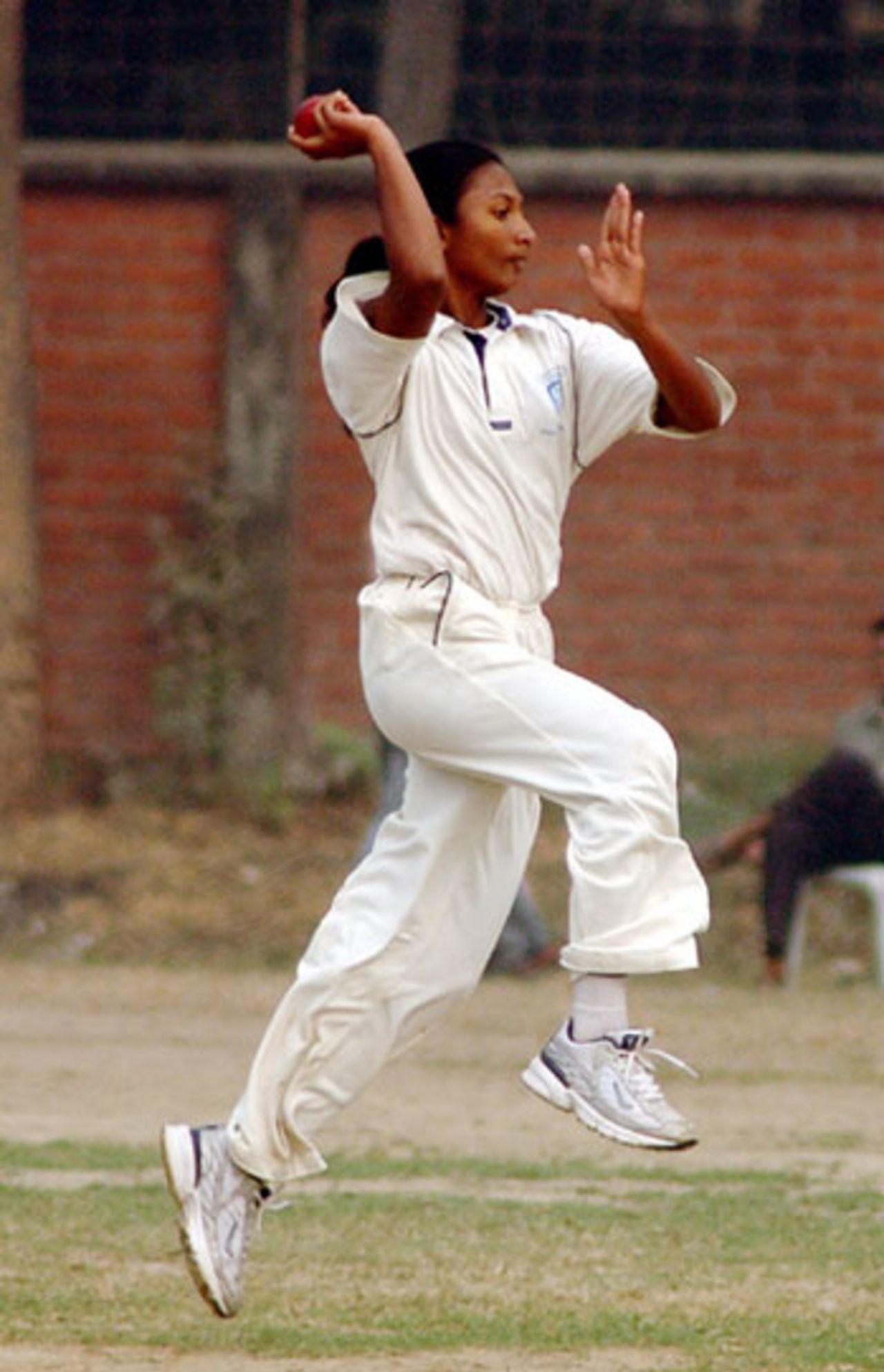 Khulna's Shuktara in her delivery stride, Khulna v Jahangirnagar University, Women's Cricket Championship, Dhaka University Ground, February 3, 2007