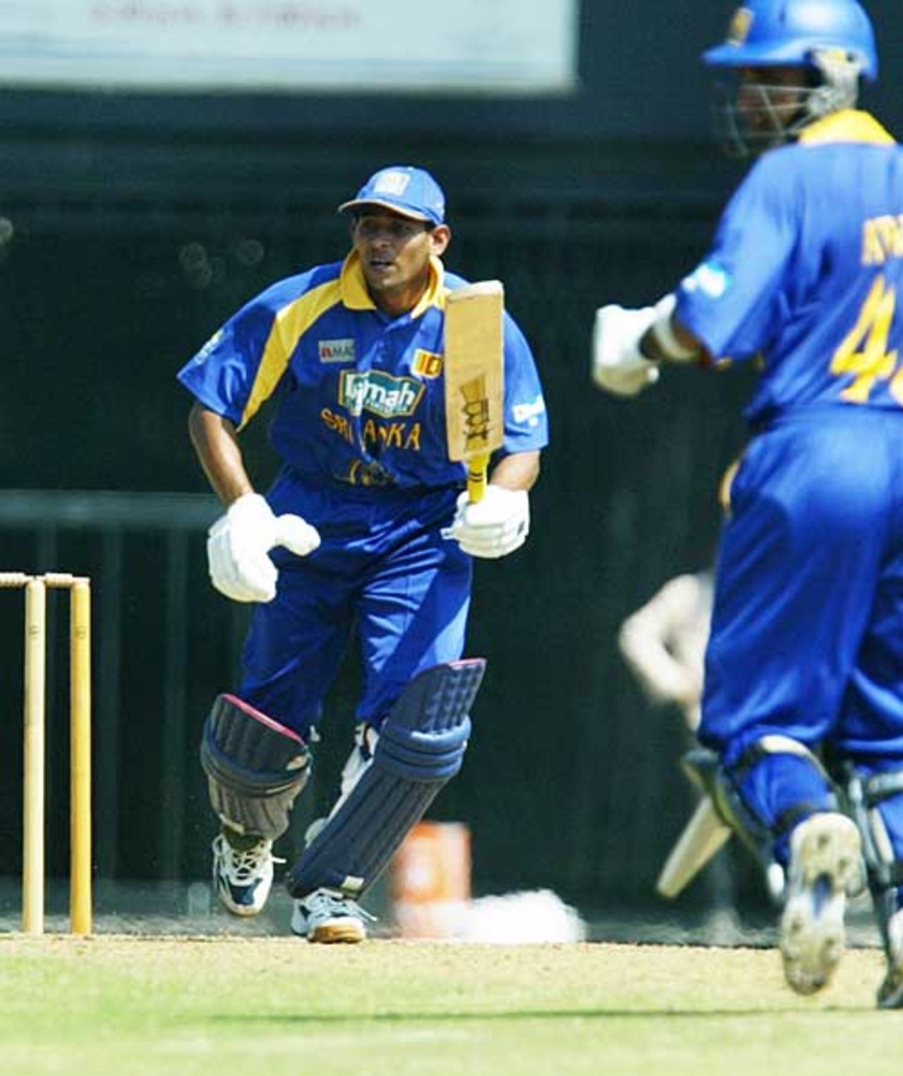 Tillakaratne Dilshan sets off for a run during Sri Lanka's warm-up match, Mumbai XI v Sri Lankans, Mumbai, February 4, 2007