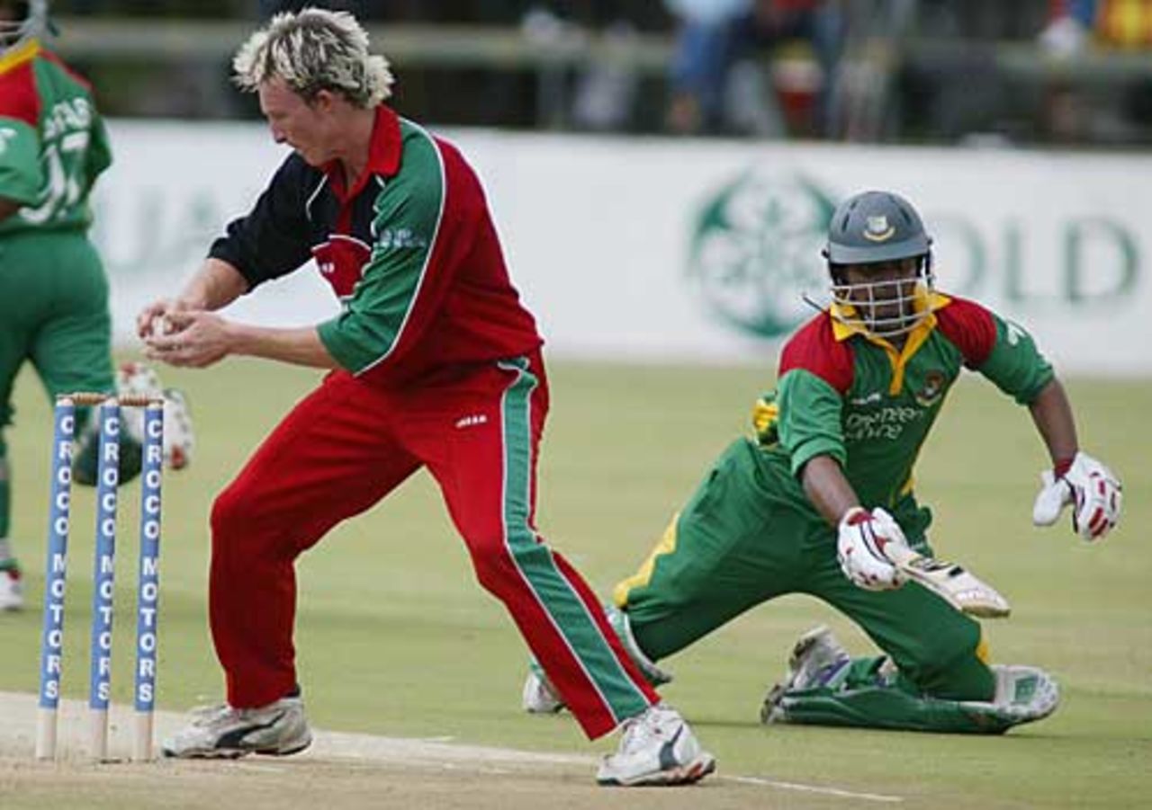 Anthony Ireland prepares to run out Shahriar Nafees, Zimbabwe v Bangladesh, 1st ODI, Harare, February 4, 2007