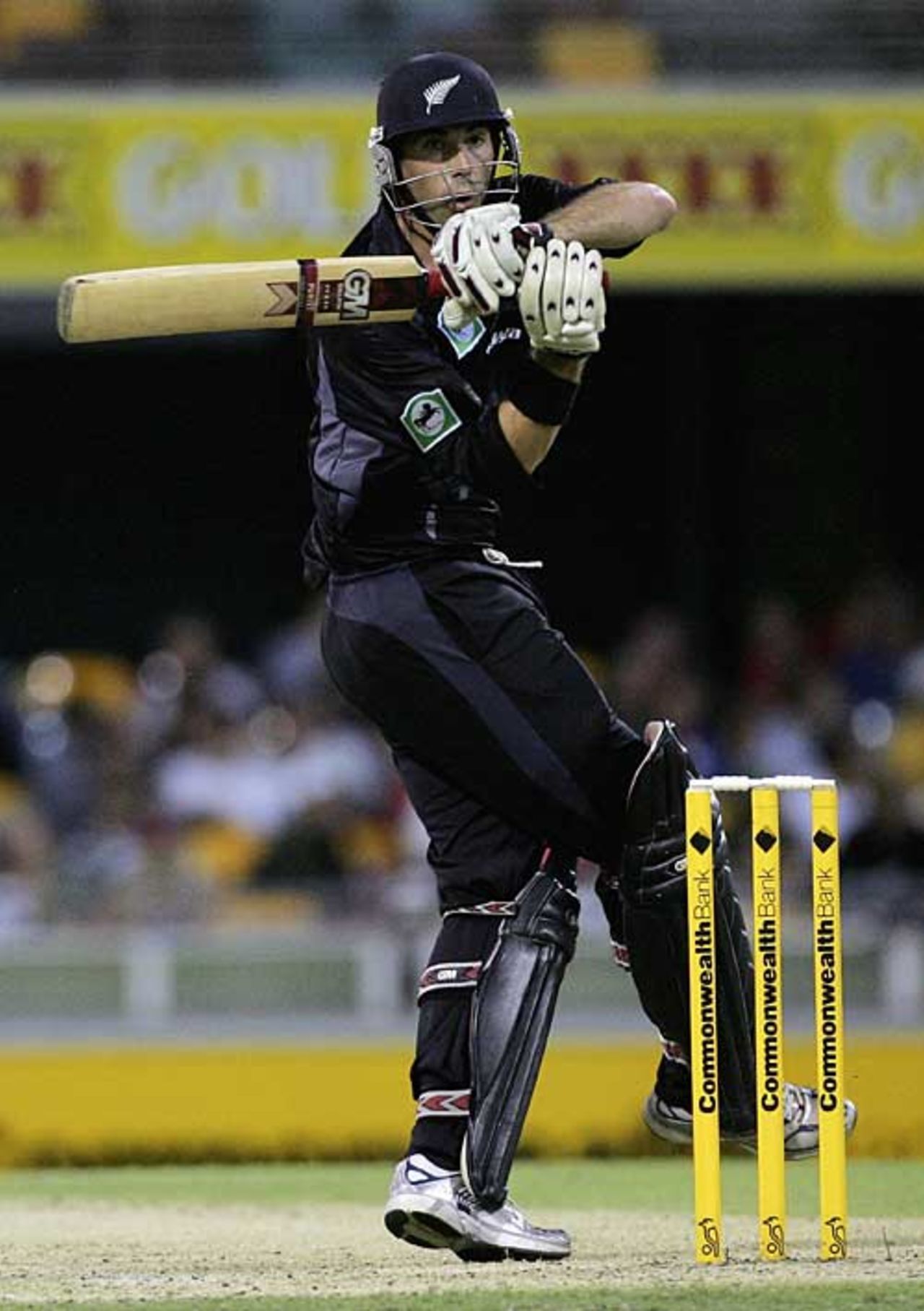 Stephen Fleming hooks in a tight run chase, England v New Zealand, CB Series, 12th match, Brisbane, February 6, 2007