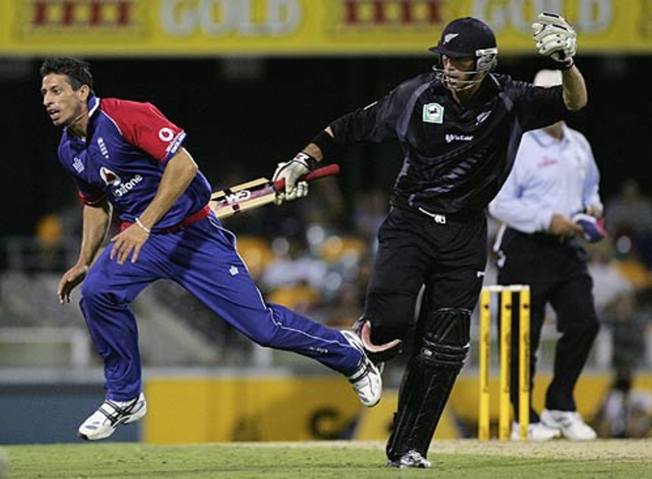 Sajid Mahmood and Stephen Fleming collide during a tense match at the Gabba, England v New Zealand, CB Series, 12th match, Brisbane, February 6, 2007