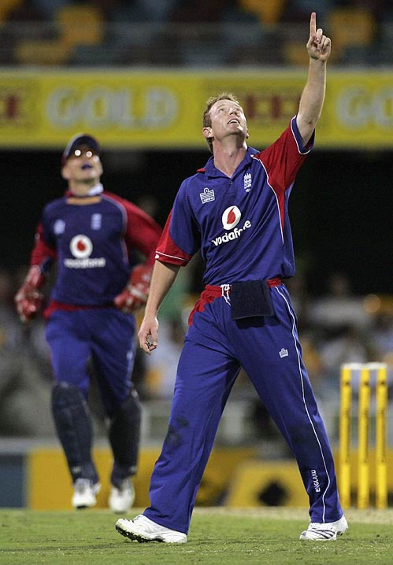 Paul Collingwood celebrates the wicket of Daniel Vettori, as England close in on victory, England v New Zealand, CB Series, 12th match, Brisbane, February 6, 2007