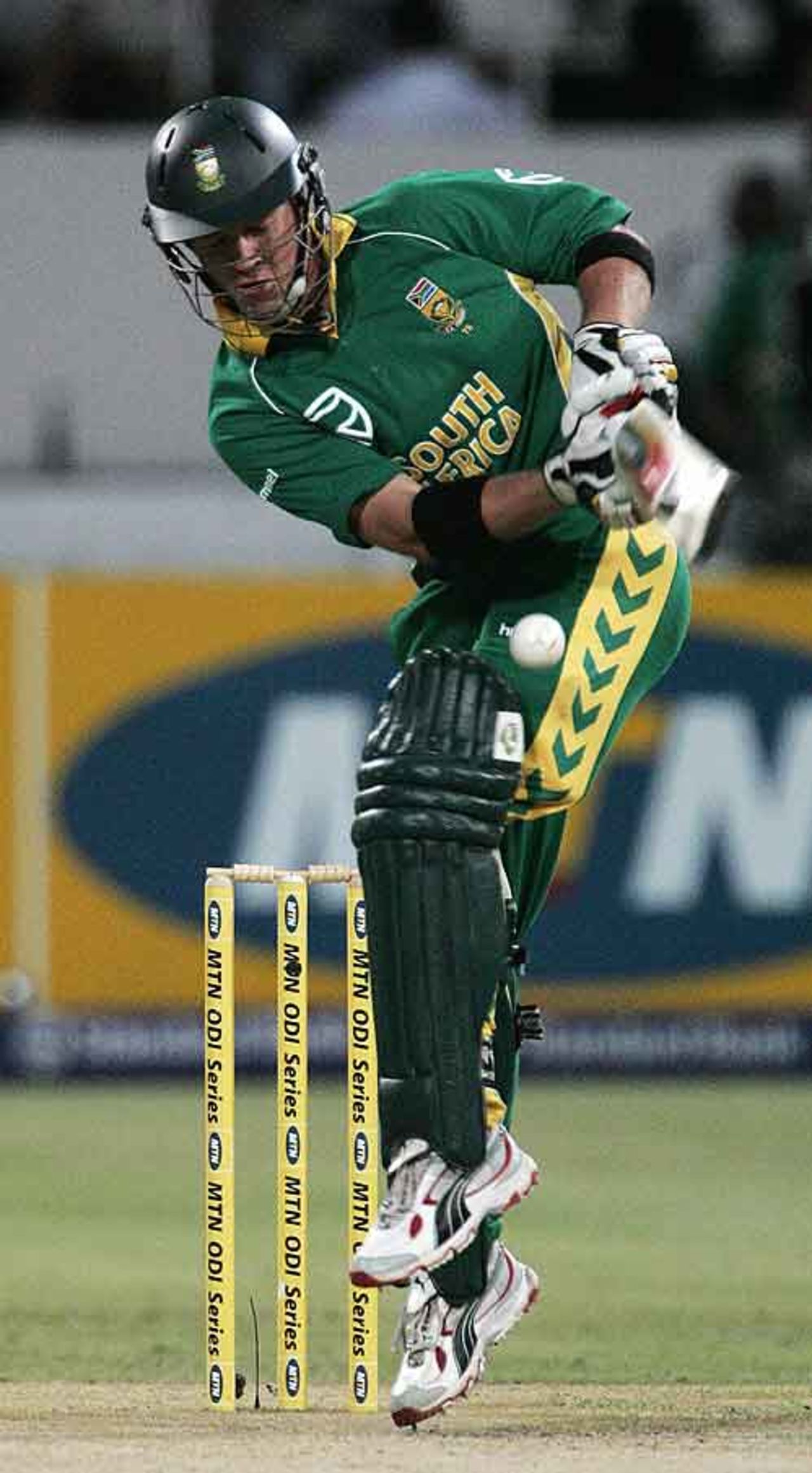 AB de Villiers hit 43 before falling to Abdul Razzaq | ESPNcricinfo.com
