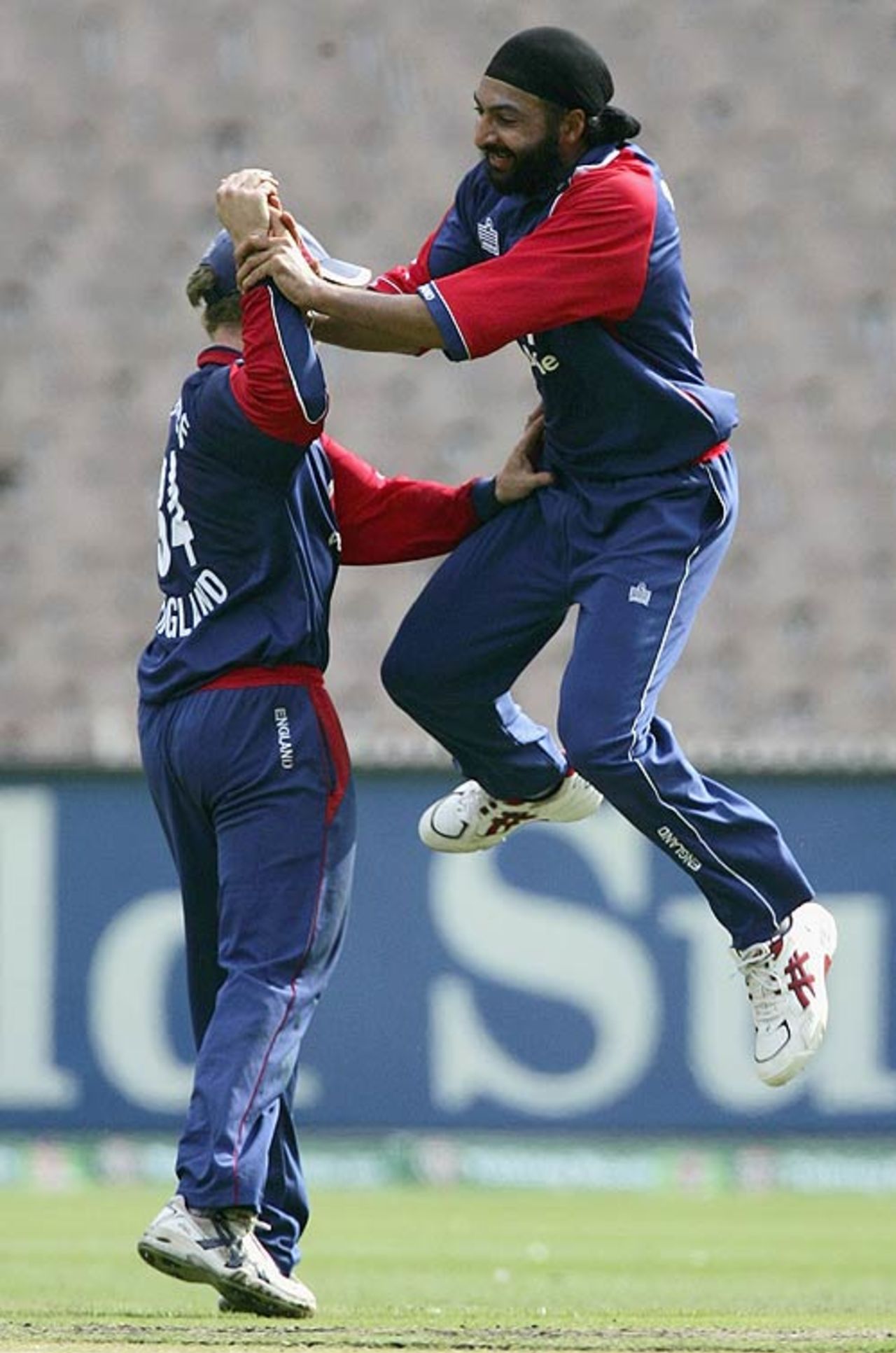 Monty Panesar leaps for joy as he dismisses Ricky Ponting, Australia v England, first CB Series final, Melbourne, February 9, 2007