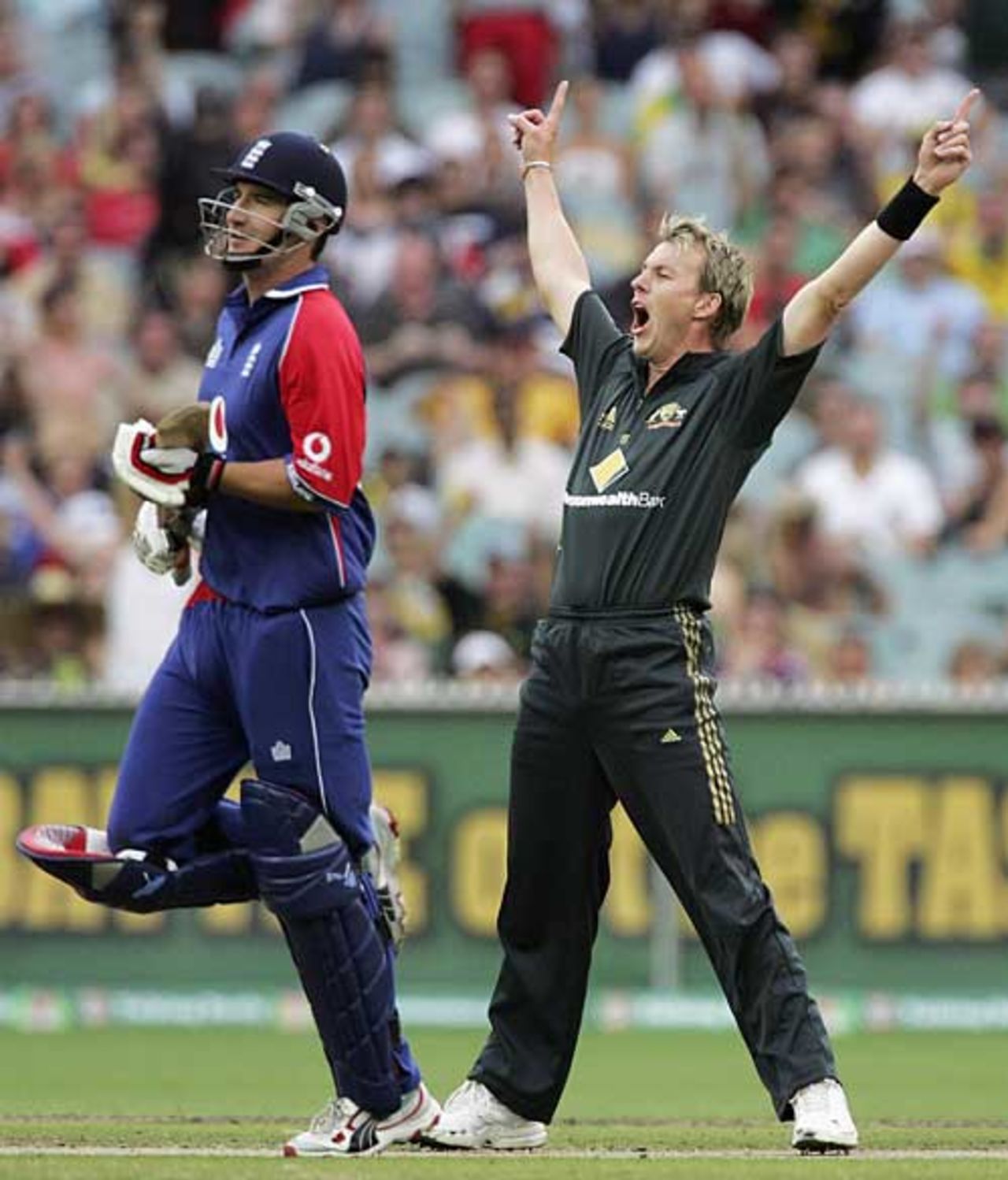 Brett Lee roars his delight as Mal Loye is trapped leg-before for 0, Australia v England, first CB Series final, Melbourne, February 9, 2007