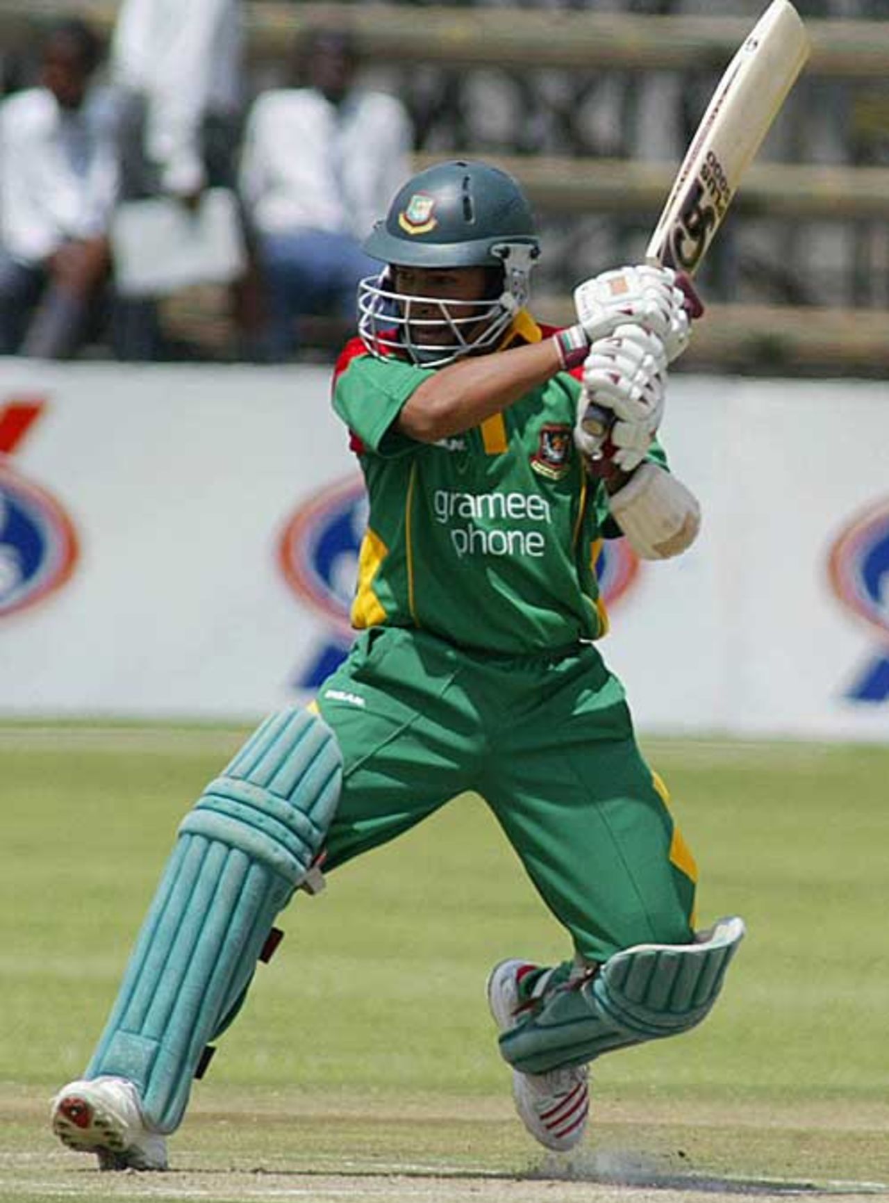 Mushfiqur Rahim cuts during his valuable 42, Zimbabwe v Bangladesh, 3rd ODI, Harare, February 9, 2007