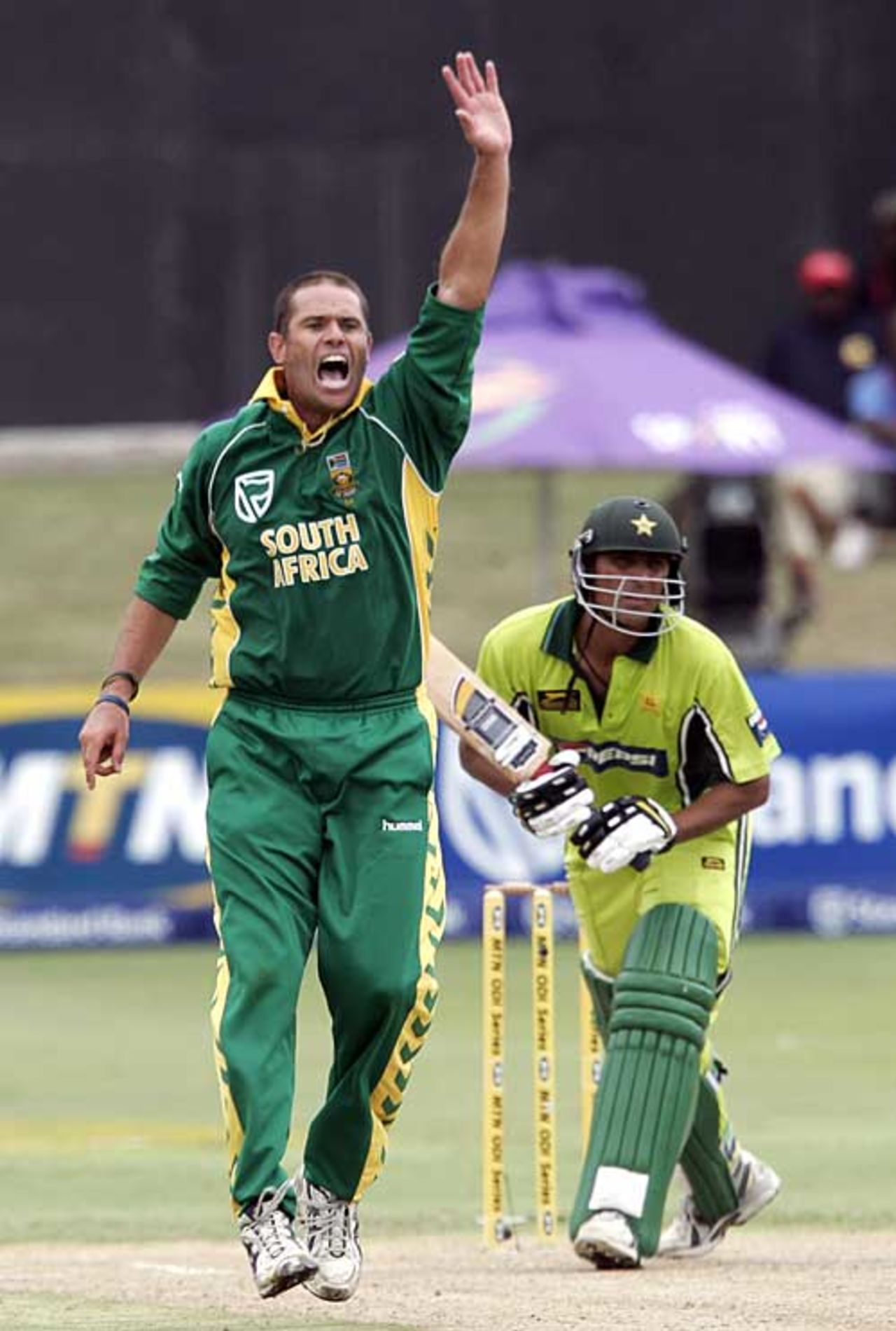 Andrew Hall removes Younis Khan as Pakistan struggle, South Africa v Pakistan, 3rd ODI, Port Elizabeth, February 9, 2007