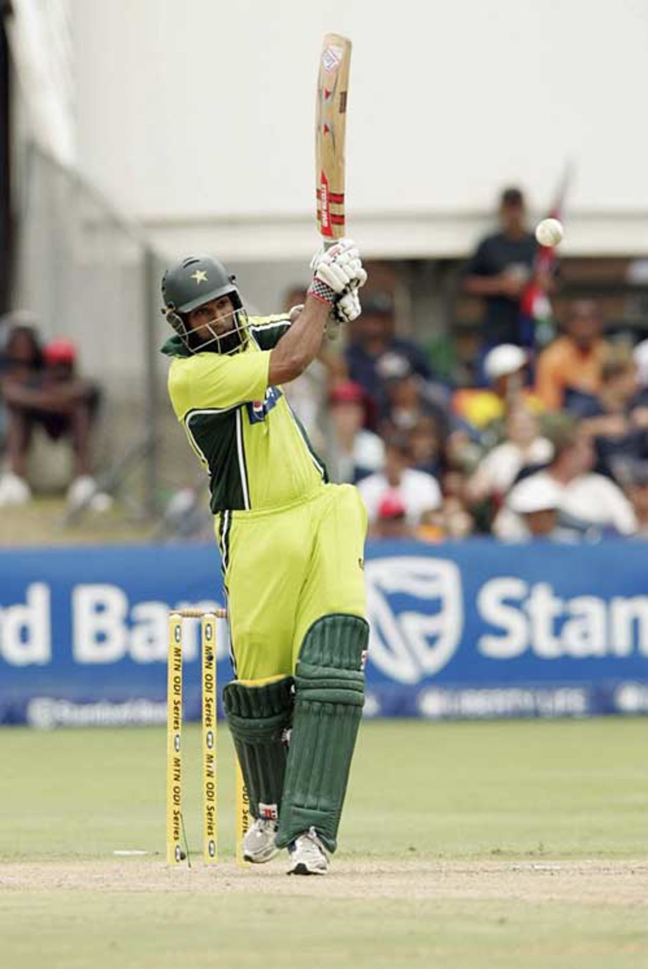 Mohammad Yousuf goes over the top during his 79, South Africa v Pakistan, 3rd ODI, Port Elizabeth, February 9, 2007