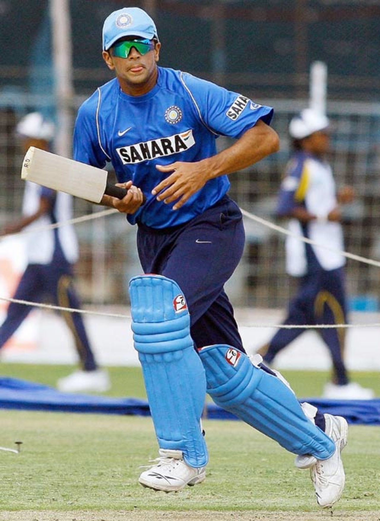 Rahul Dravid takes off for a run during practice, Rajkot, February 10, 2007