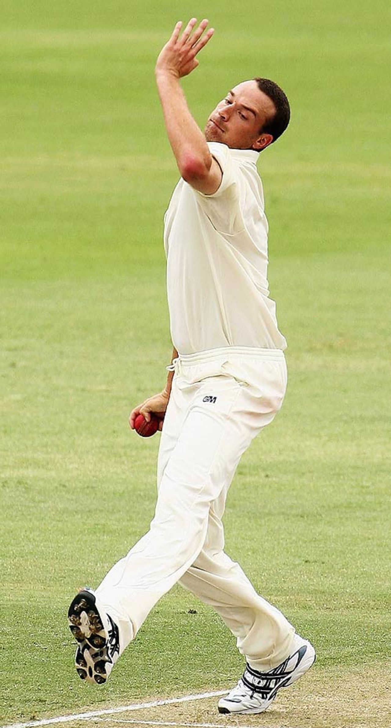 Stuart Clark bowls on his way to an eight-wicket haul, Western Australia v New South Wales, Pura Cup, Perth, February 10, 2007