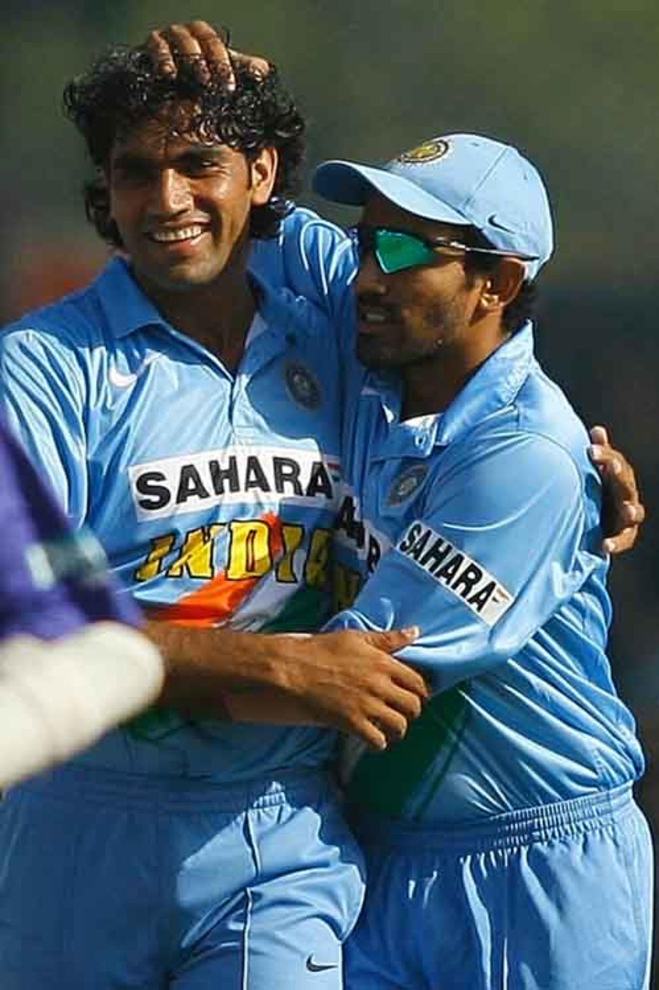 Munaf Patel is congratulated by Robin Uthappa, India v Sri Lanka, 2nd ODI, Rajkot, February 11, 2007