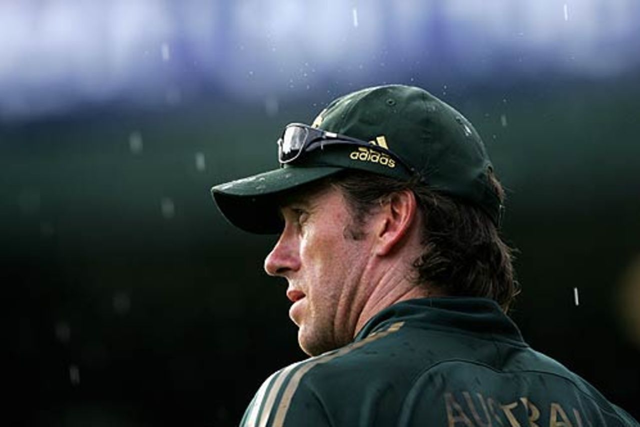 Glenn McGrath stands in the rain at Sydney, Australia v England, CB Series, 2nd final, Sydney, February 11, 2007