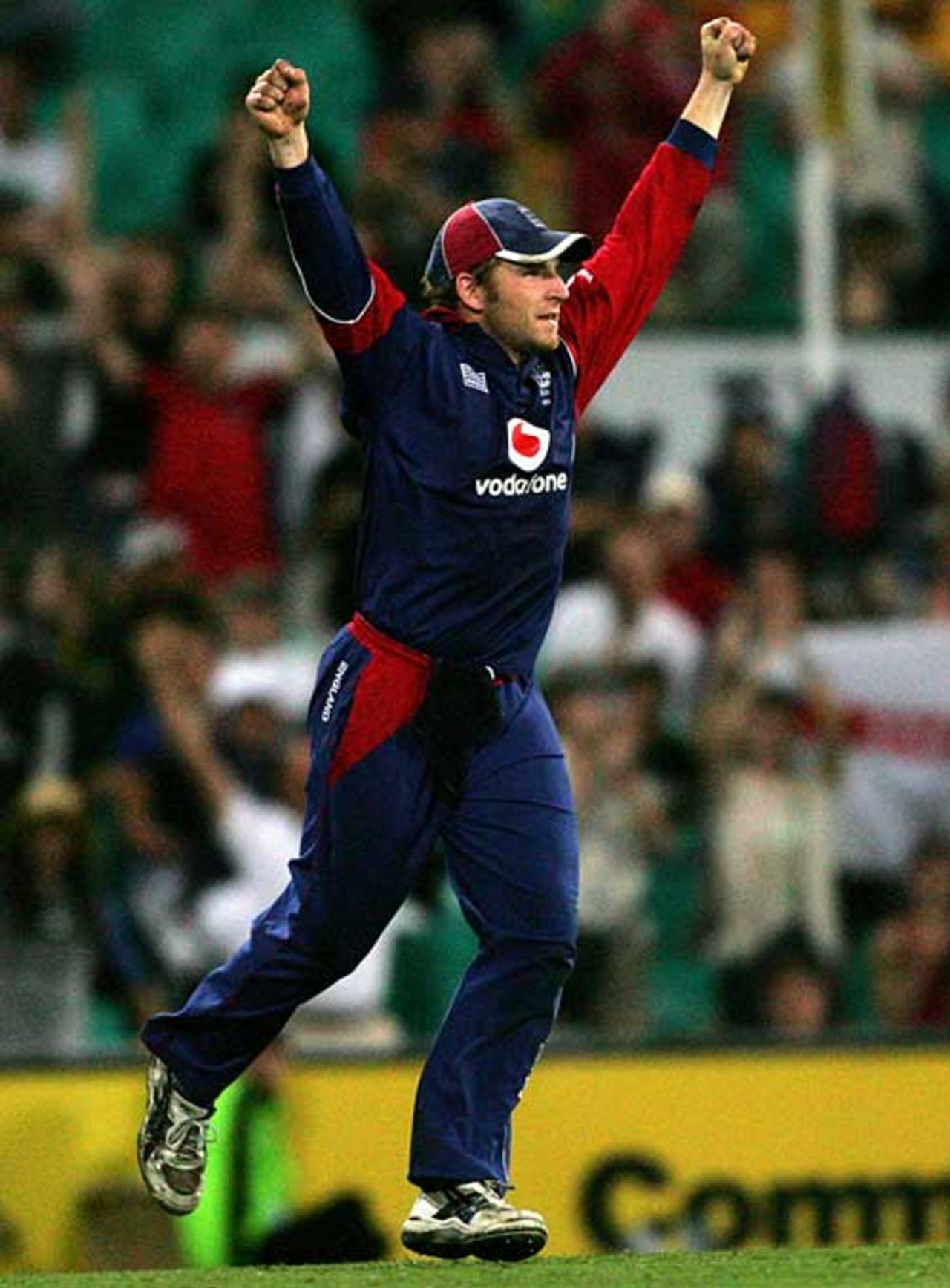 Jamie Dalrymple, arms aloft, after his stunning catch, Australia v England, CB Series, 2nd final, Sydney, February 11, 2007