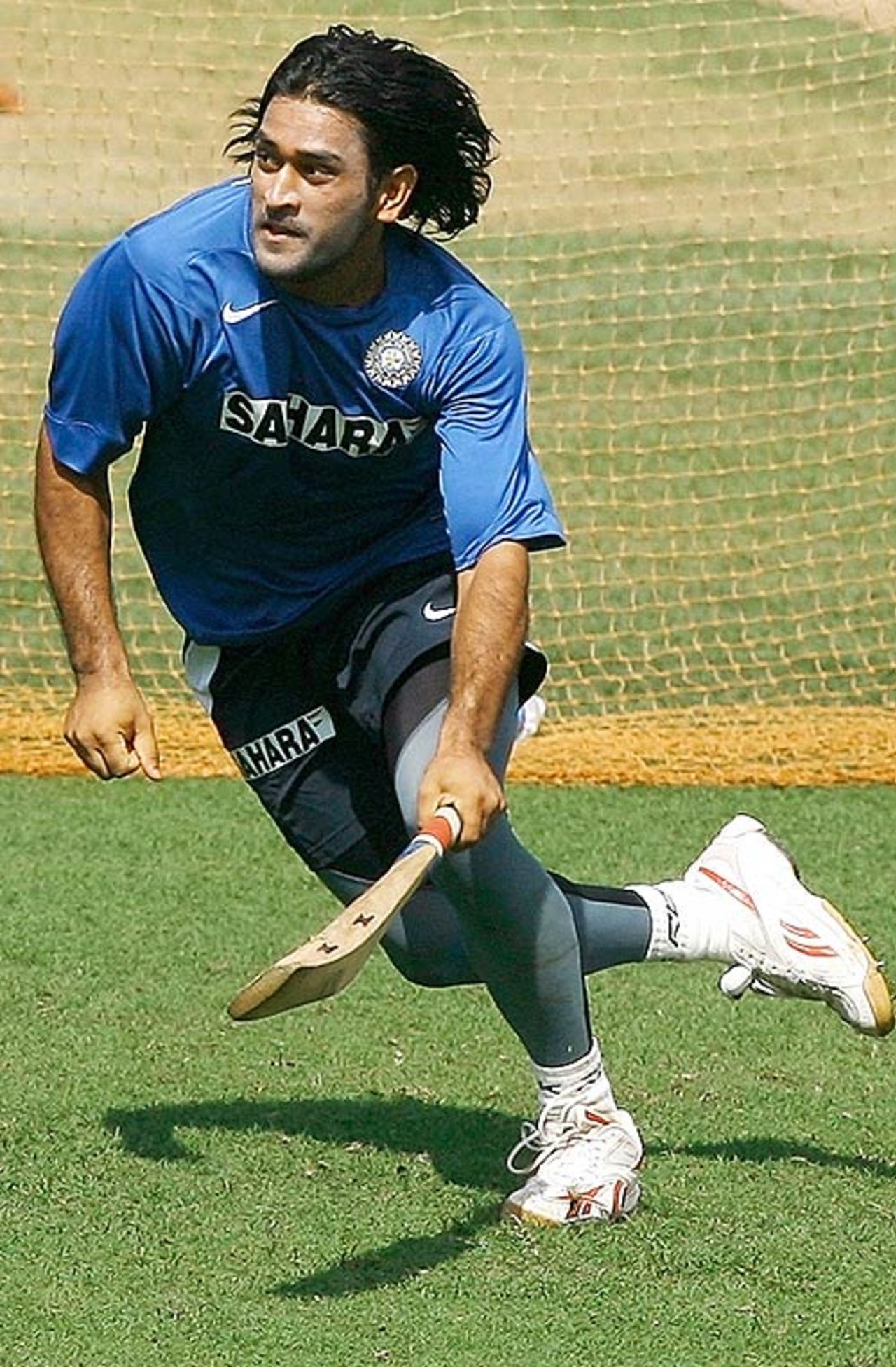 Mahendra Singh Dhoni warms up in the nets, Goa, February 13, 2007