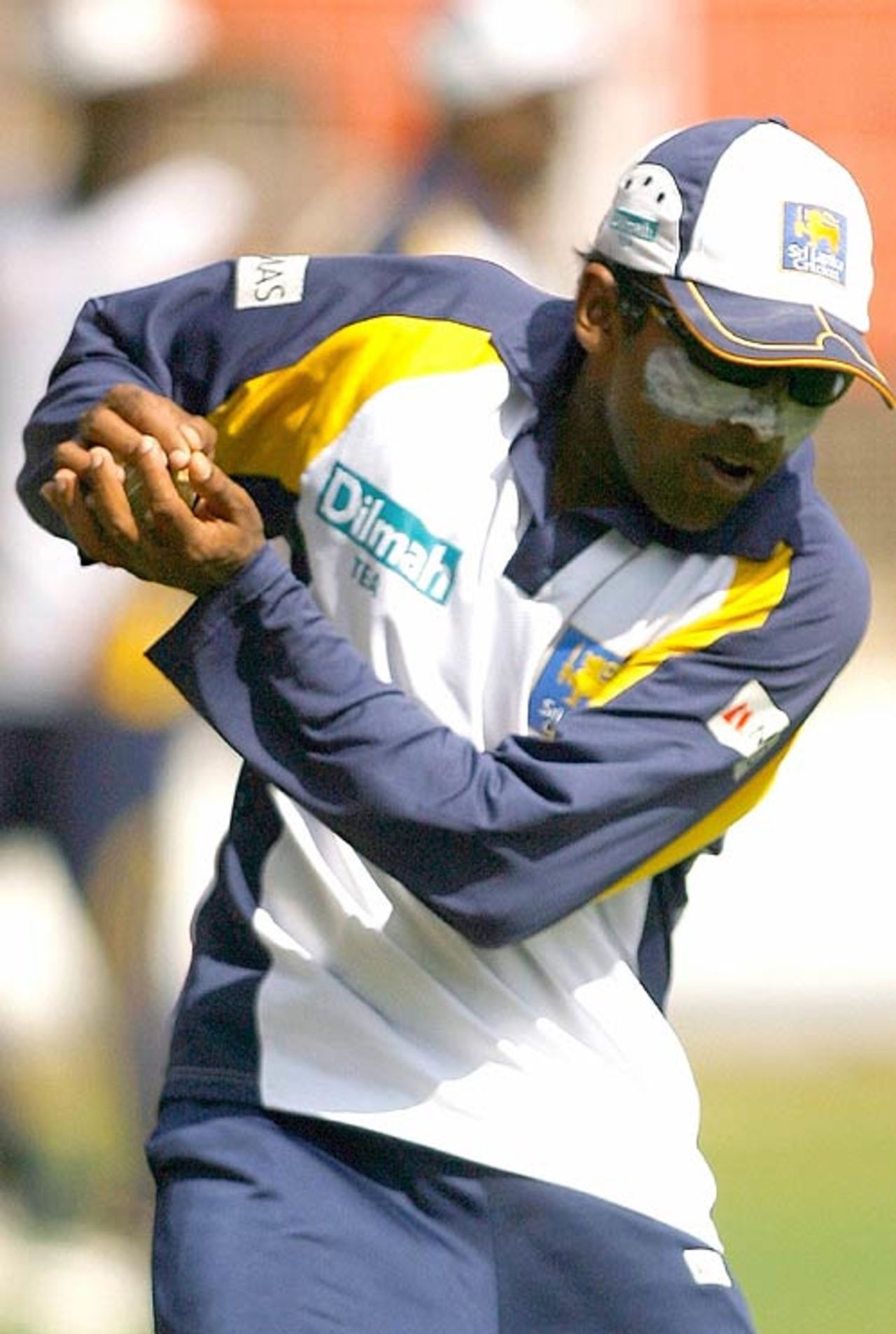 Mahela Jayawardene gears up for the third match, Goa, February 13, 2007