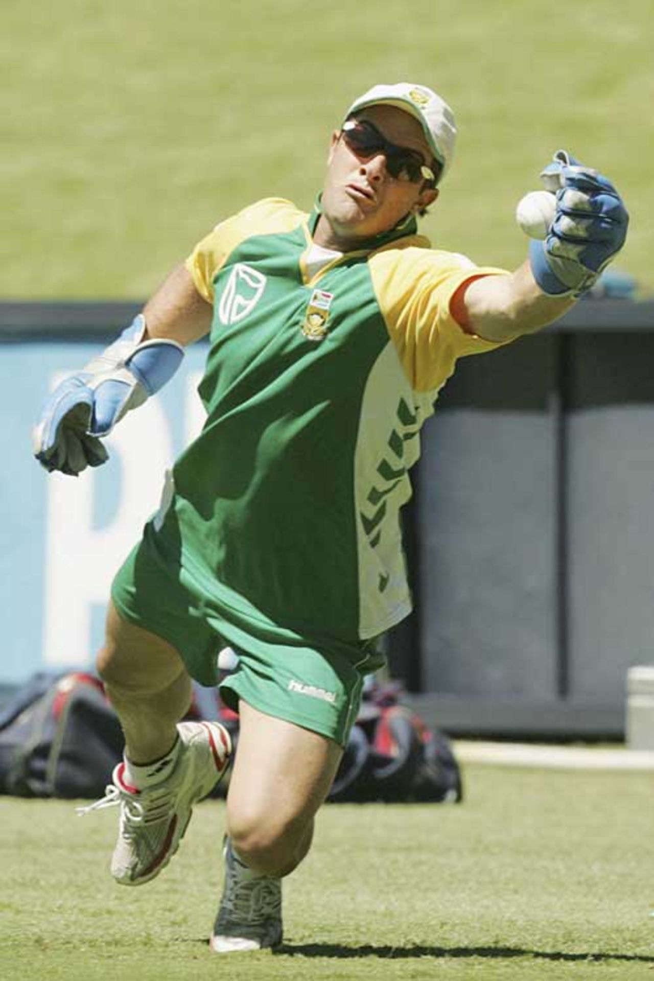 Mark Boucher dives for a catch during training ahead of the final ODI against Pakistan, Johannesburg, February 13, 2007