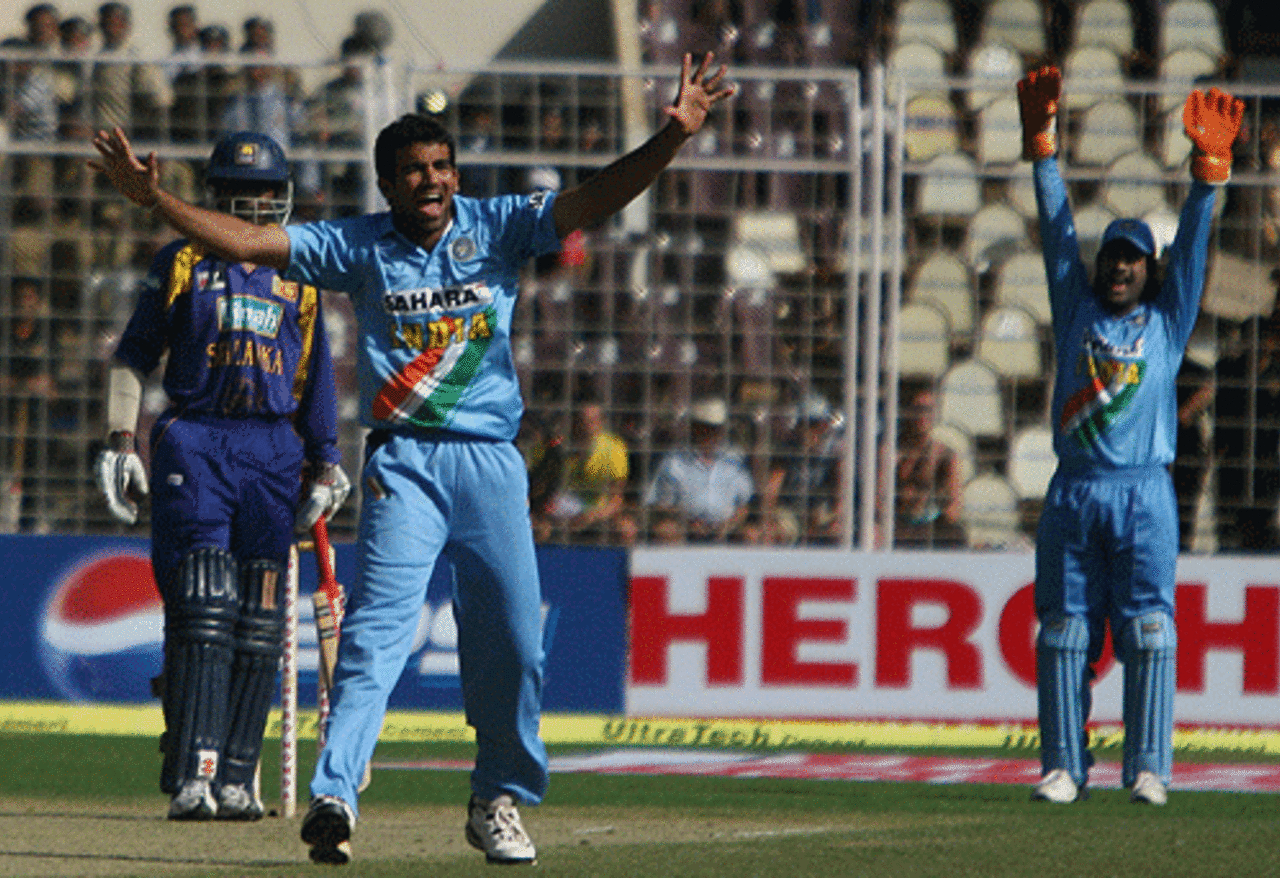 Zaheer Khan and Mahendra Singh Dhoni successfully appeal for a leg before decision against Upul Tharanga, India v Sri Lanka, 3rd ODI, Margao, February 14, 2007