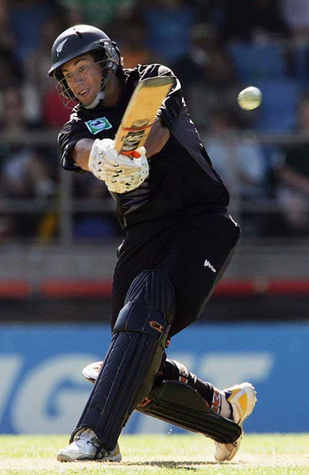 Ross Taylor's 117 anchored New Zealand's perfect chase, New Zealand v Australia, Chappell-Hadlee Trophy, 2nd match, Auckland, February 18, 2007
