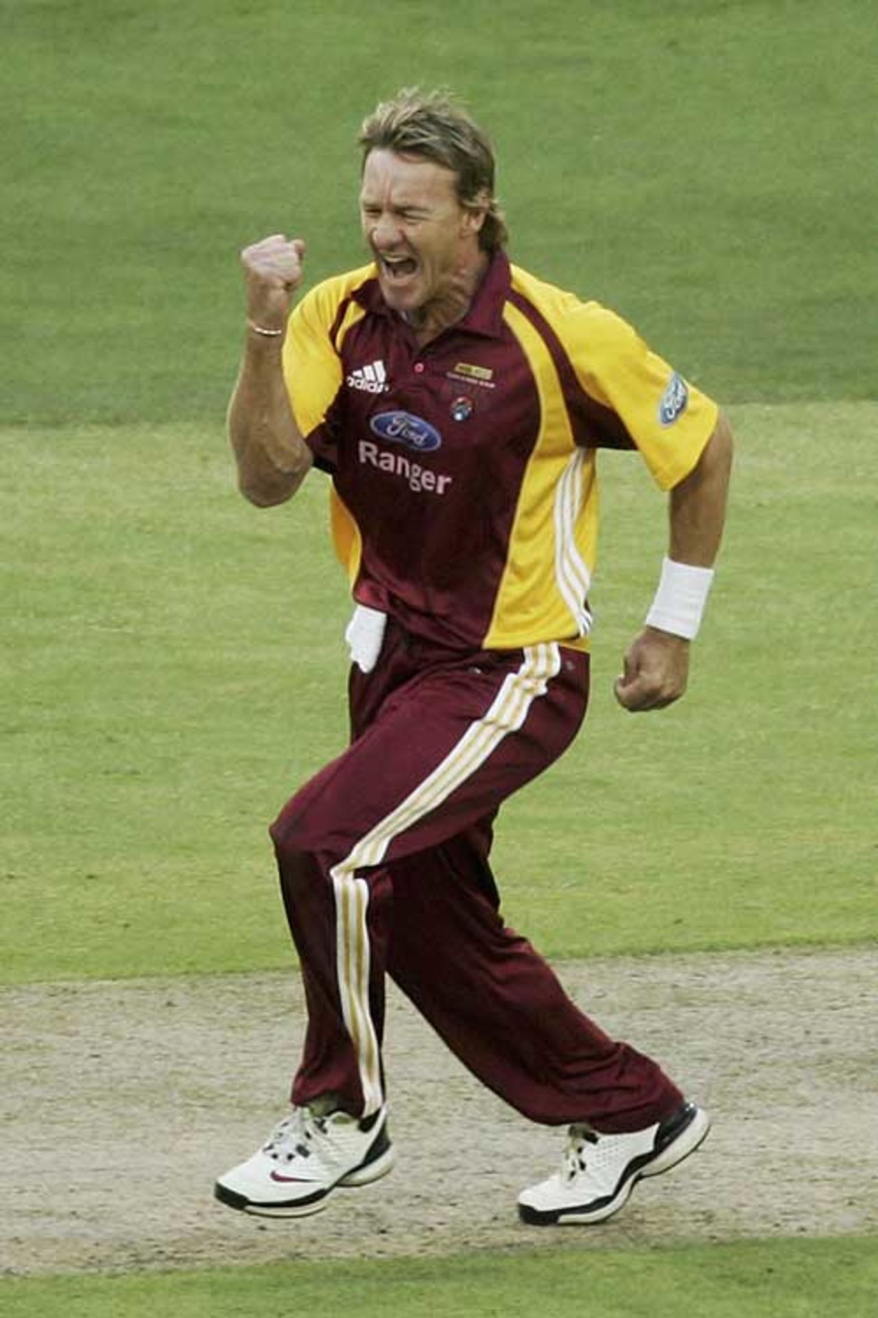 Andy Bichel celebrates as his wickets push Queensland towards the FR Cup title, Victoria v Queensland, Ford Ranger Cup final, Melbourne, February 25, 2007