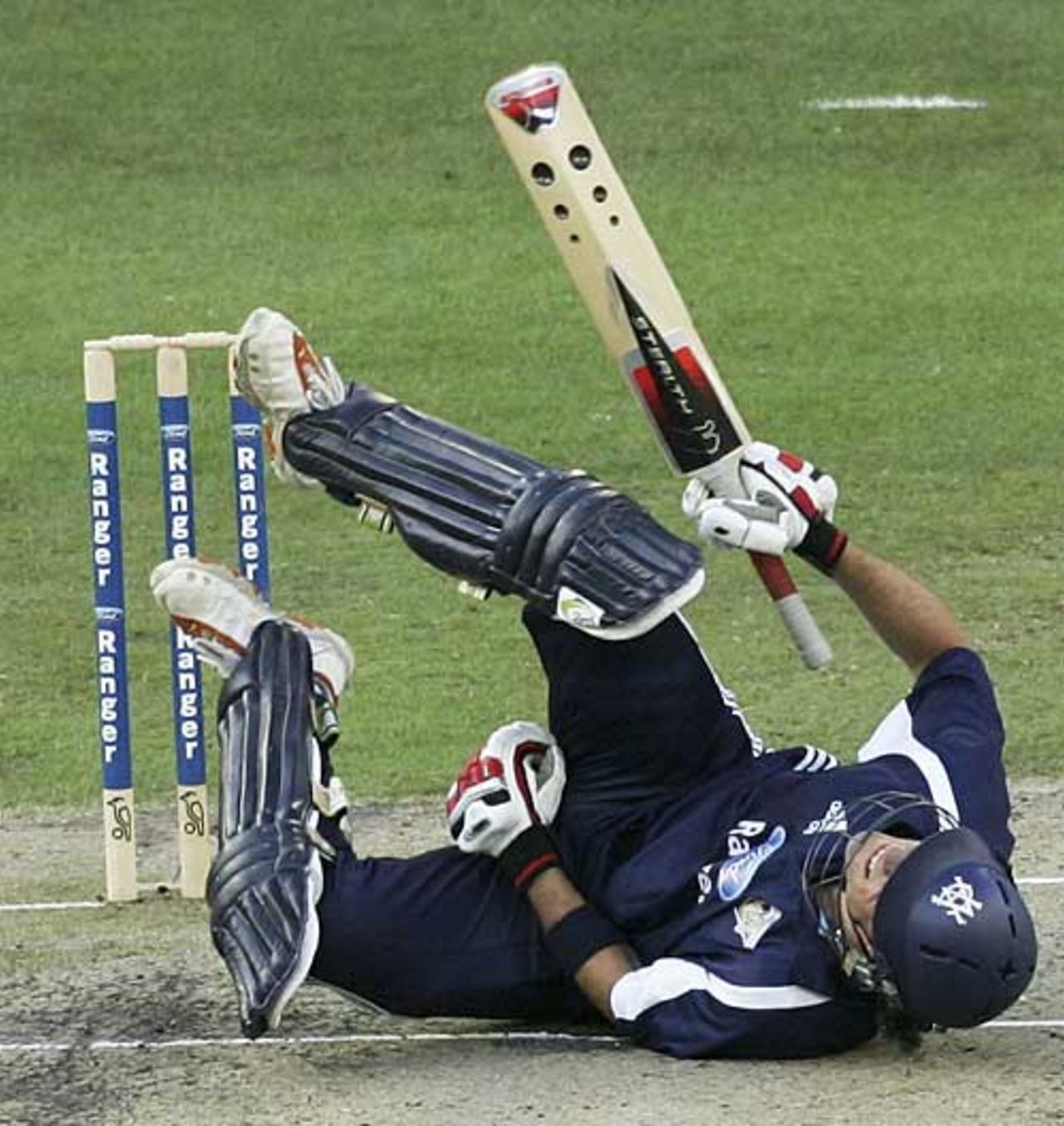 Jon Moss is felled during his innings, Victoria v Queensland, Ford Ranger Cup final, Melbourne, February 25, 2007