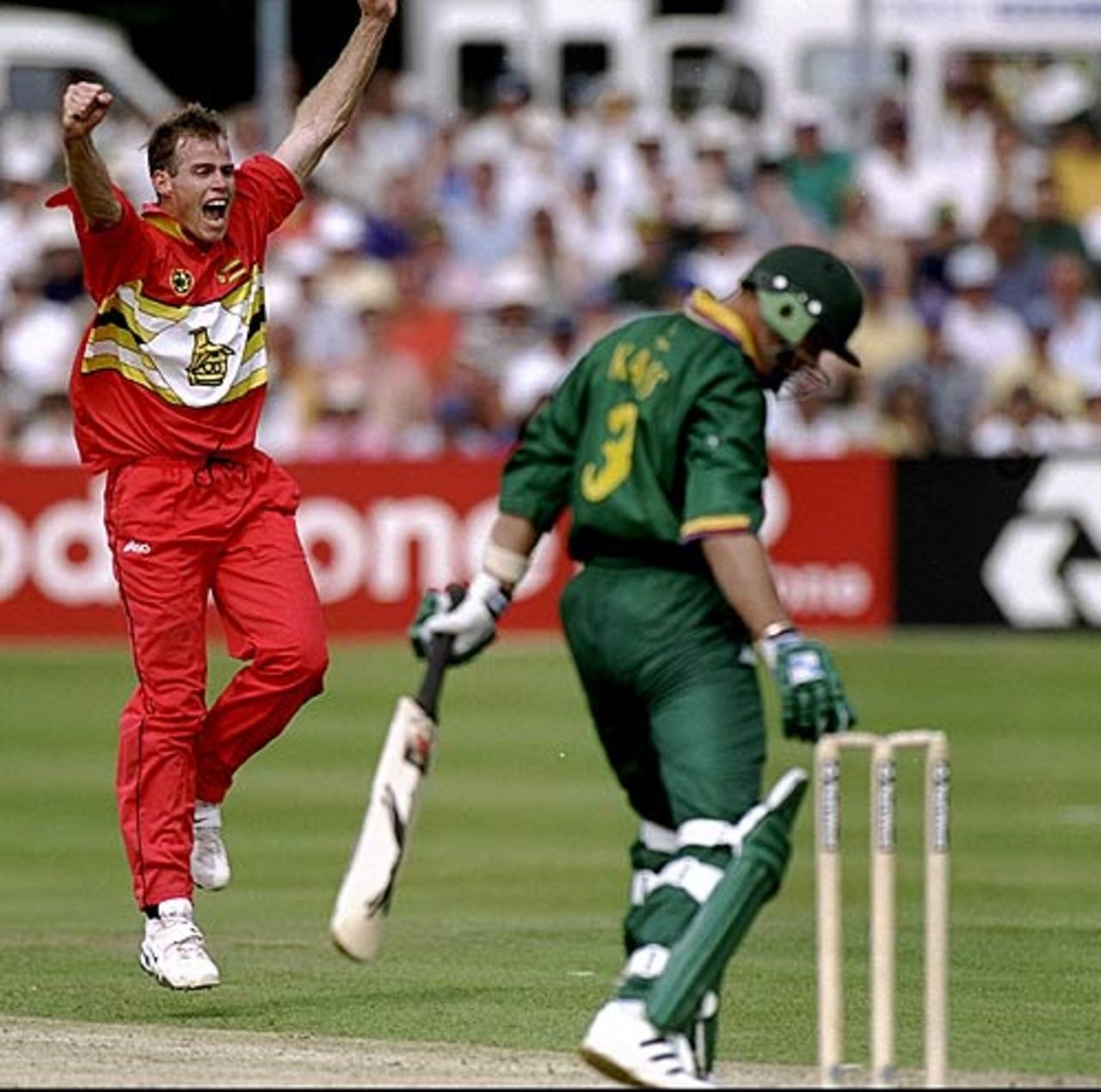 Neil Johnson celebrates the fall of Jacques Kallis, South Africa v Zimbabwe, World Cup, 26th match, Chelmsford, May 29, 1999