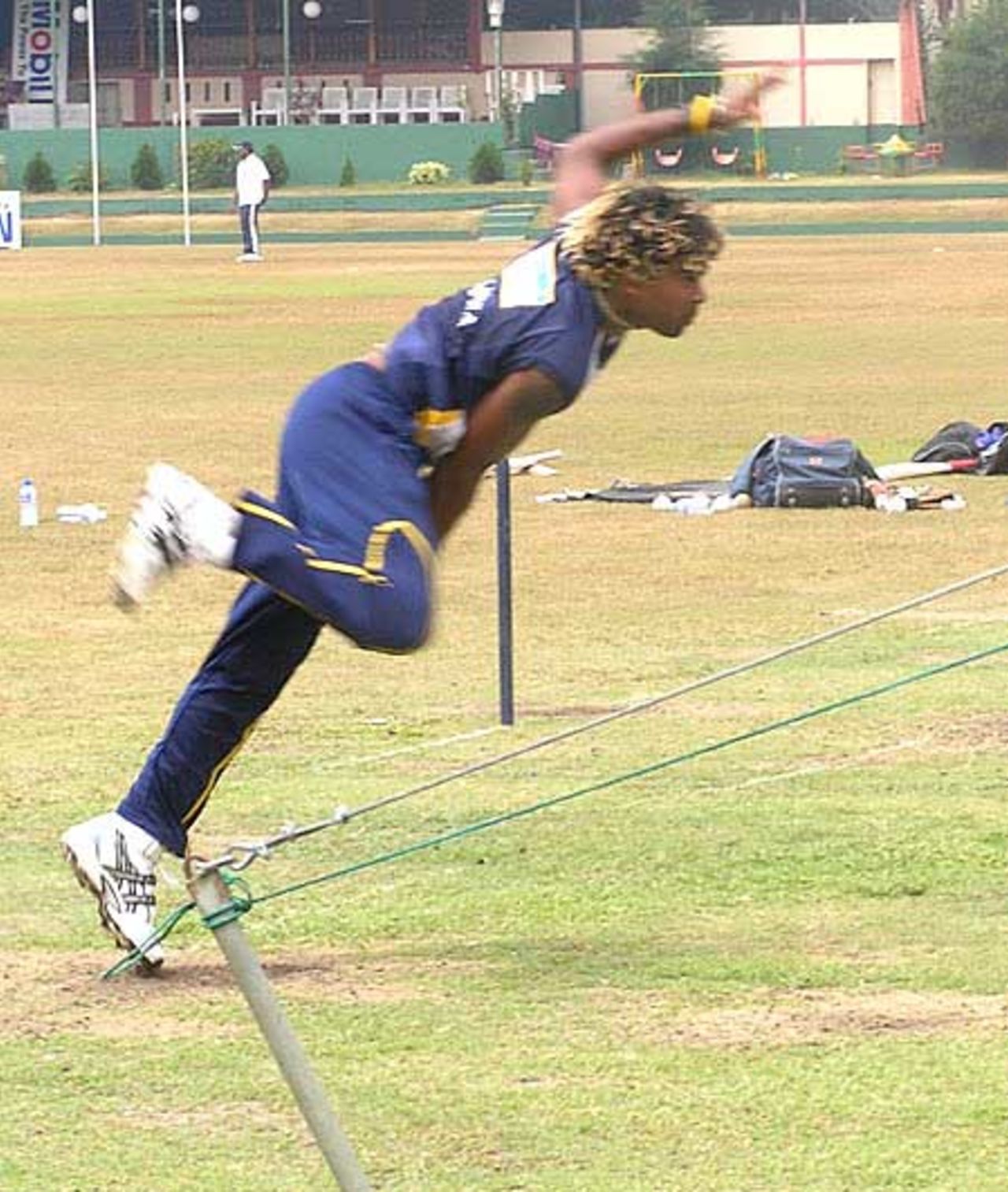 Lasith Malinga lets one fly during Sri Lanka's net session, Colombo, February 26, 2007