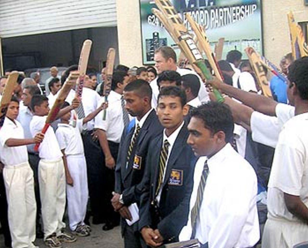 The Sri Lankans receive a grand send off before embarking on their World Cup campaign, Colombo, February 28, 2007