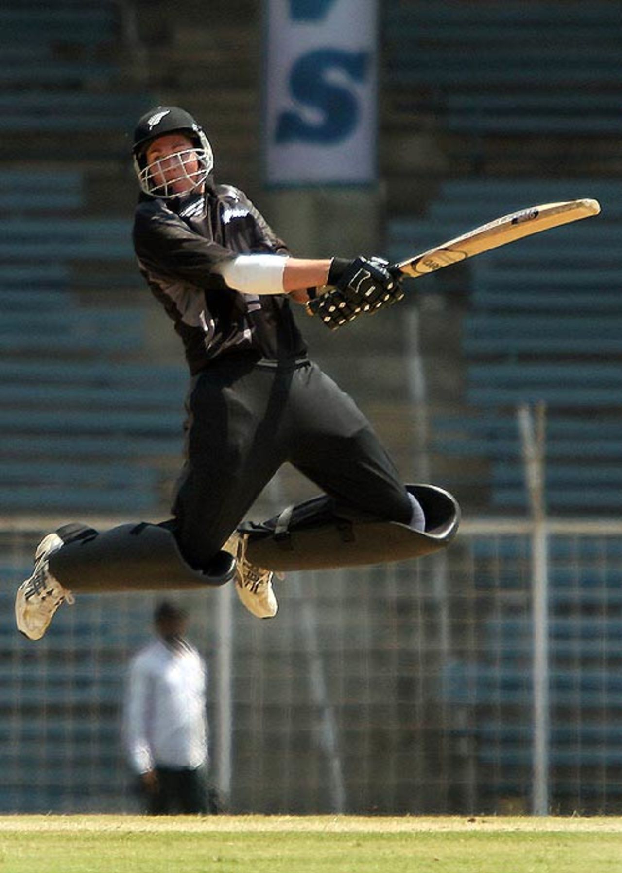 Nicola Browne forces one to the off side during the final, Australia v New Zealand, Final, Quadrangular Series, Chennai, March 5, 2007