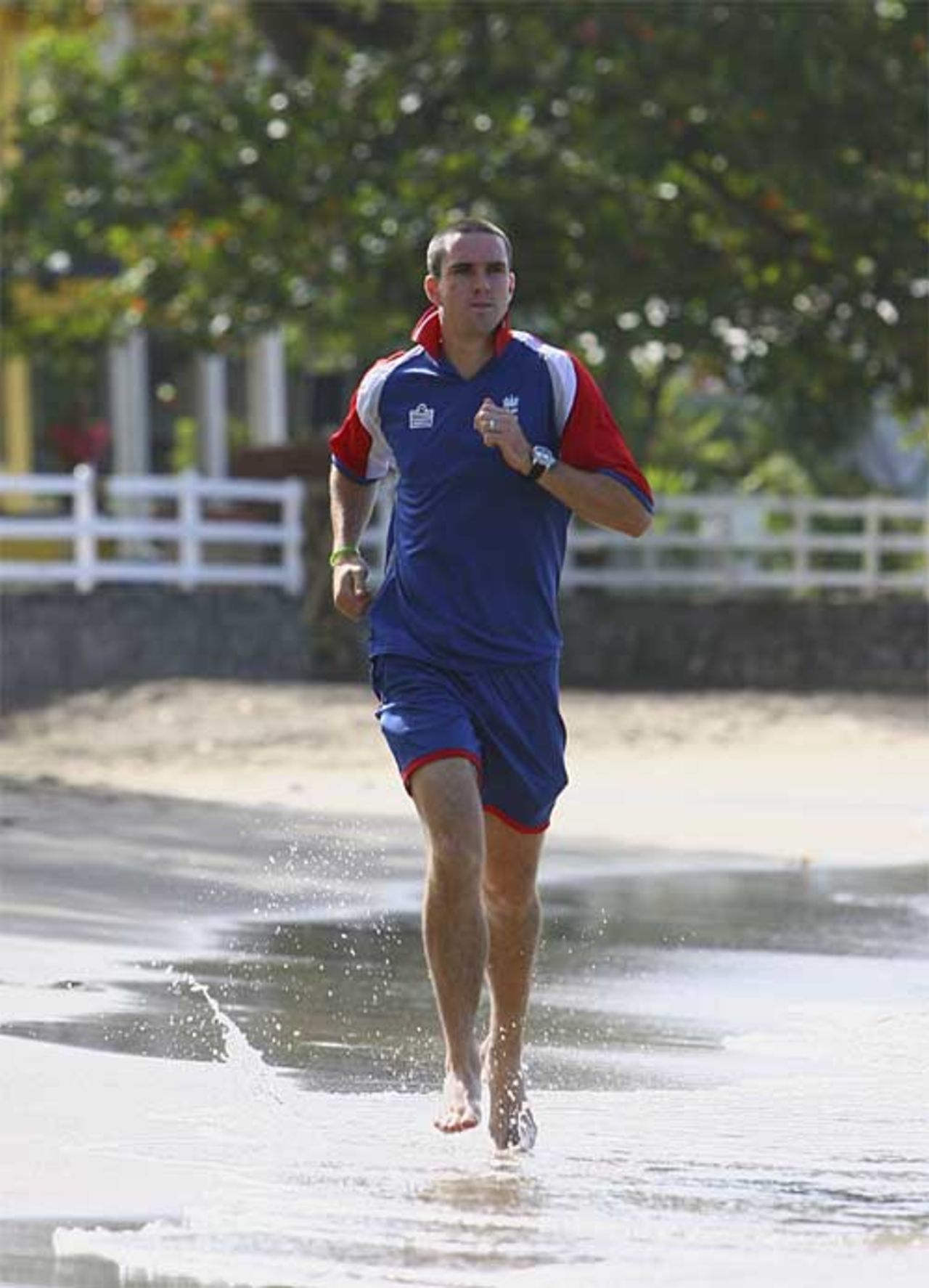 Kevin Pietersen goes for a beach run in St Vincent , March 7, 2007