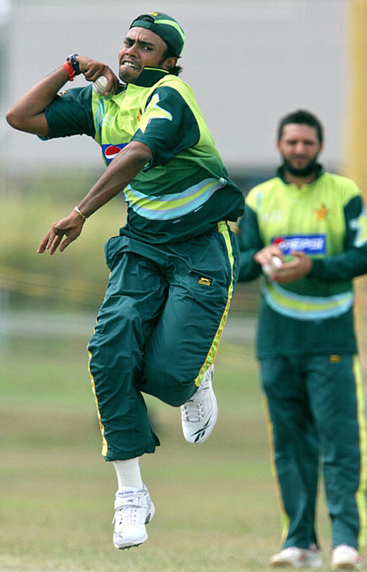 Danish Kaneria warms up in the nets, 2007 World Cup, Port of Spain, March 8, 2007
