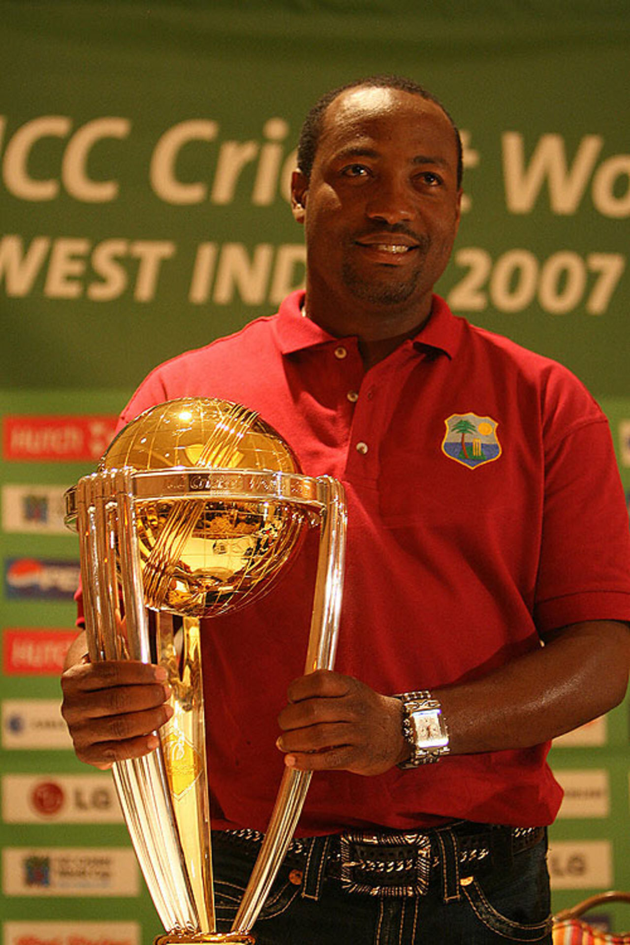 Brian Lara poses with the World Cup during a press conference in Montego Bay, Jamaica, March 10, 2007