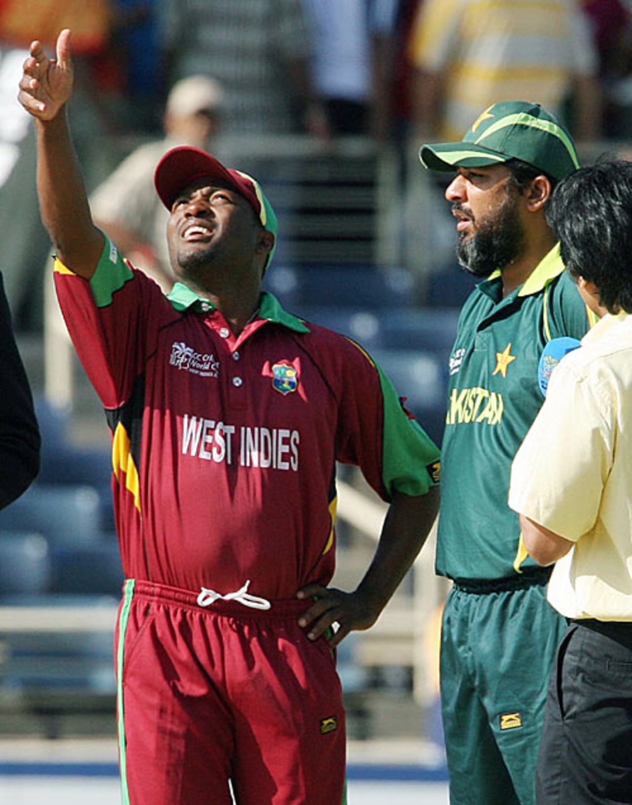 Brian Lara tosses...Inzamam-ul-Haq calls correctly and chooses to bowl, West Indies v Pakistan, Group D, 2007 World Cup, March 13, 2007
