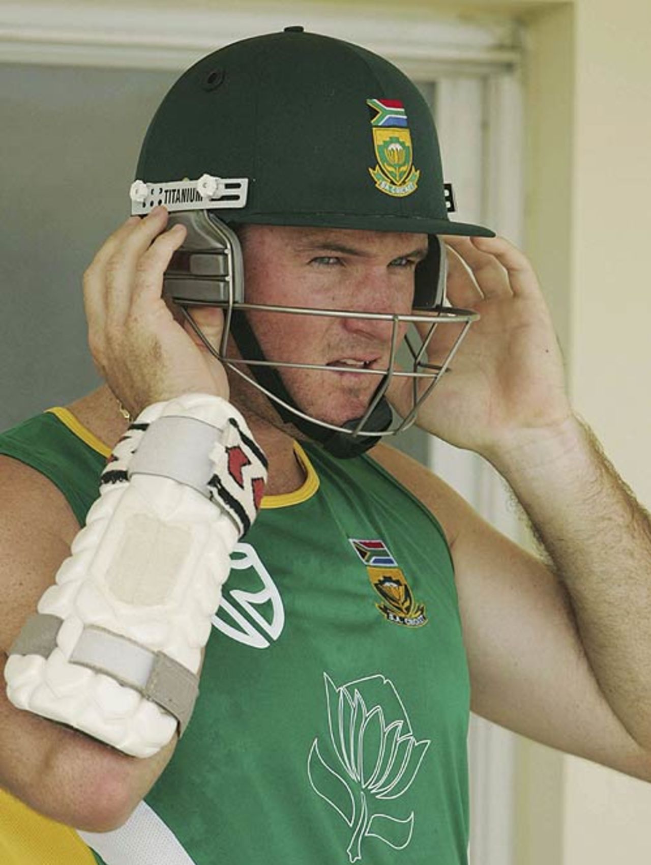Graeme Smith gears up for a net session, St Kitts, March 13, 2007
