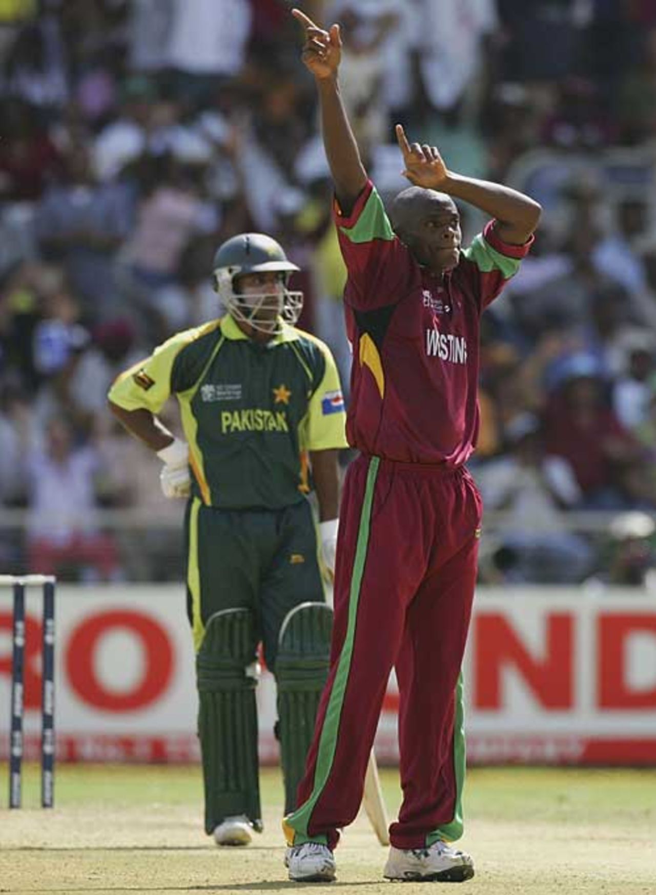 Daren Powell bowled his 10 overs straight through and grabbed two wickets, West Indies v Pakistan, Group D, Kingston, 2007 World Cup, March 13, 2007