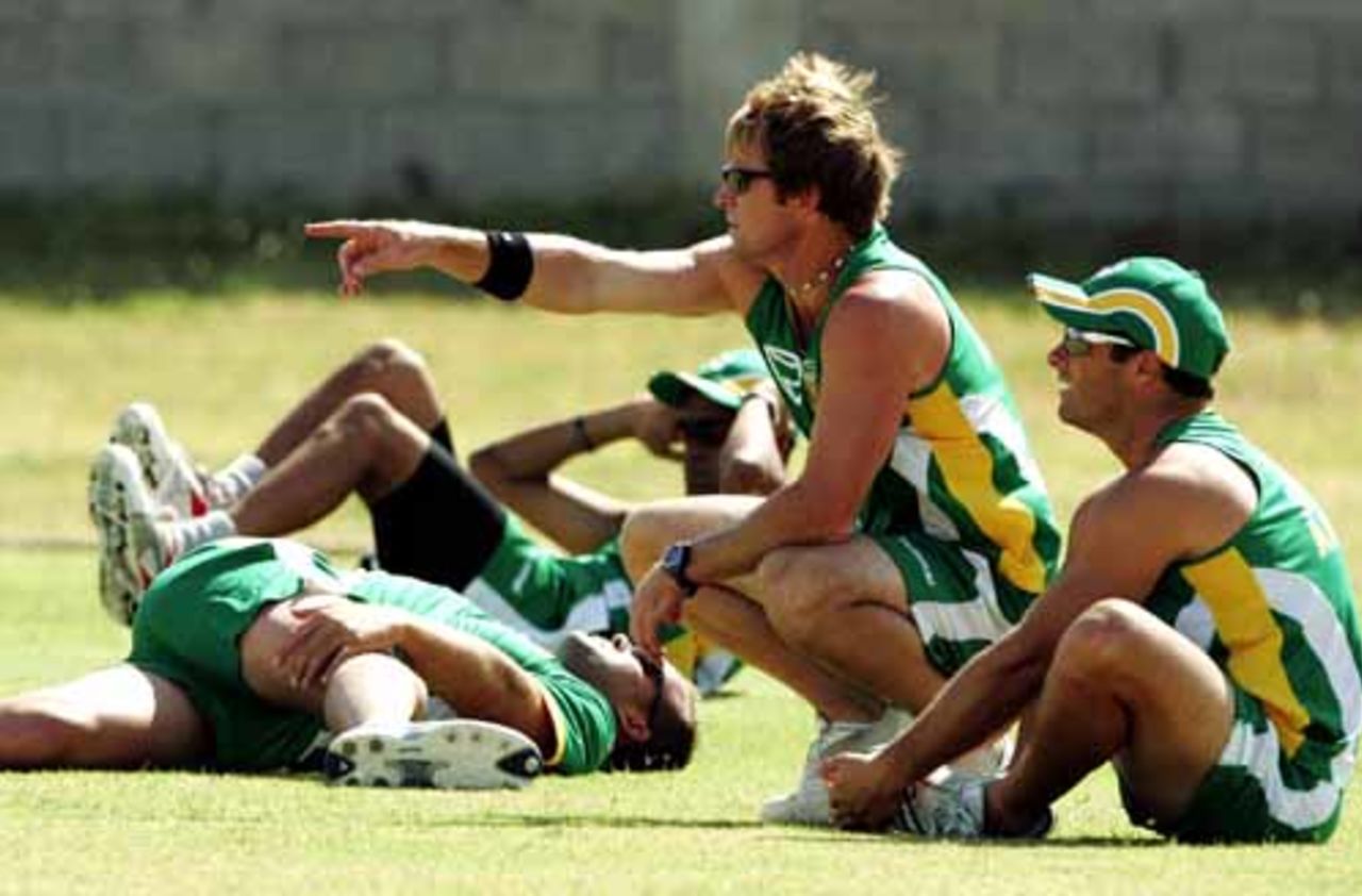 Jonty Rhodes coordinates a fielding session, St Kitts, March 14, 2007