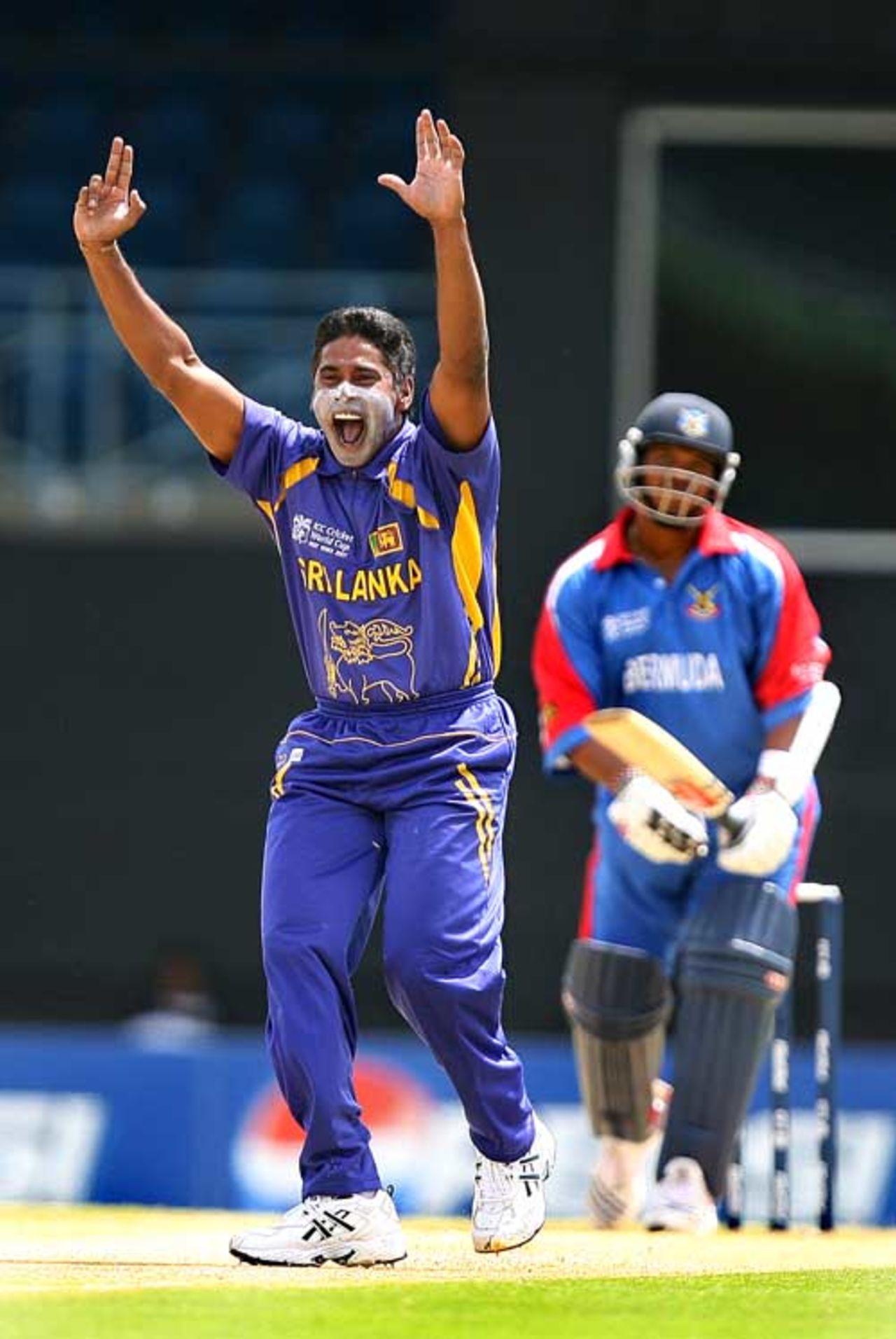 Chaminda Vaas traps Clay Smith in front and roars in appeal, Bermuda v Sri Lanka, Group B, Port-of-Spain, March 15, 2007
