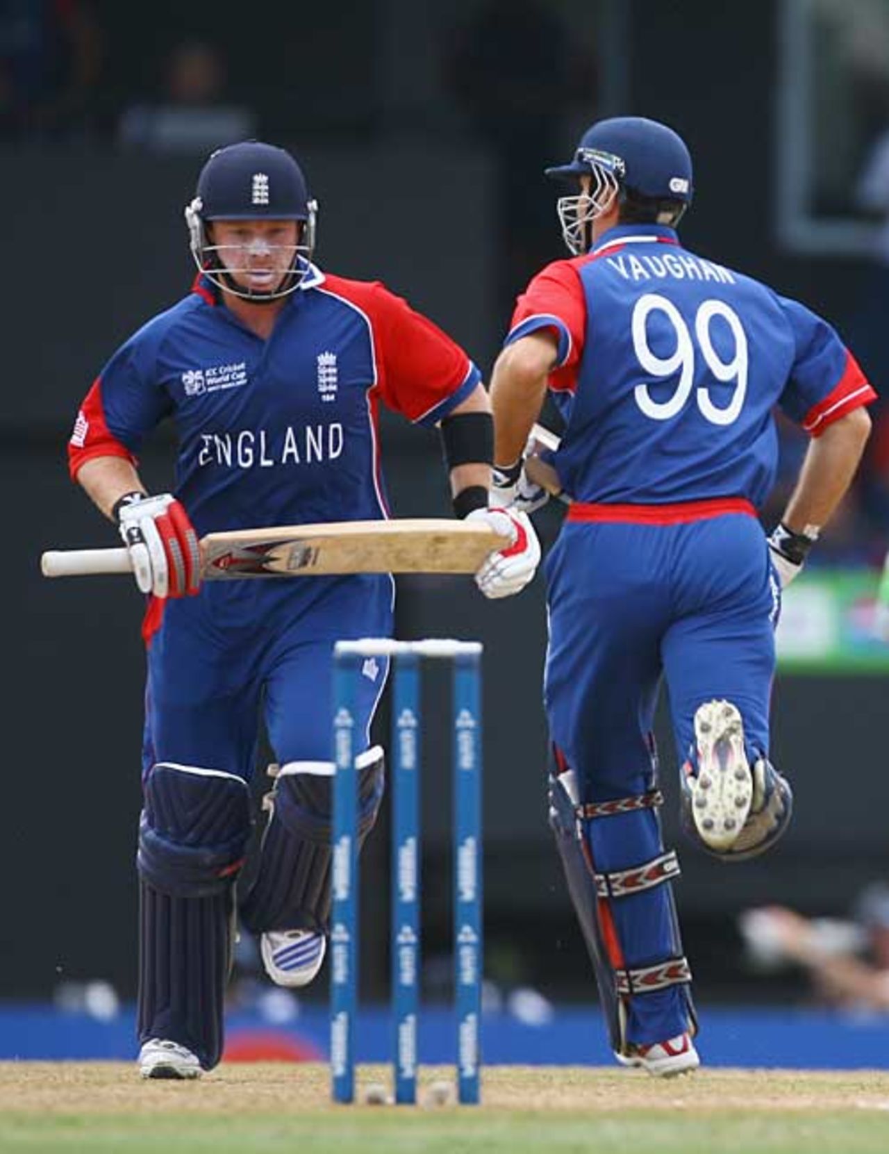 Ian Bell and Michael Vaughan sprint between the wickets, England v New Zealand, Group C, Gros Islet, March 16, 2007