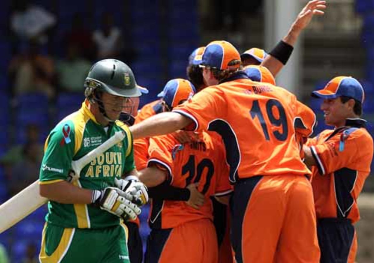 AB de Villiers walks back after being dismissed in the first over, Netherlands v South Africa, Group A, Bassetere, March 16, 2007