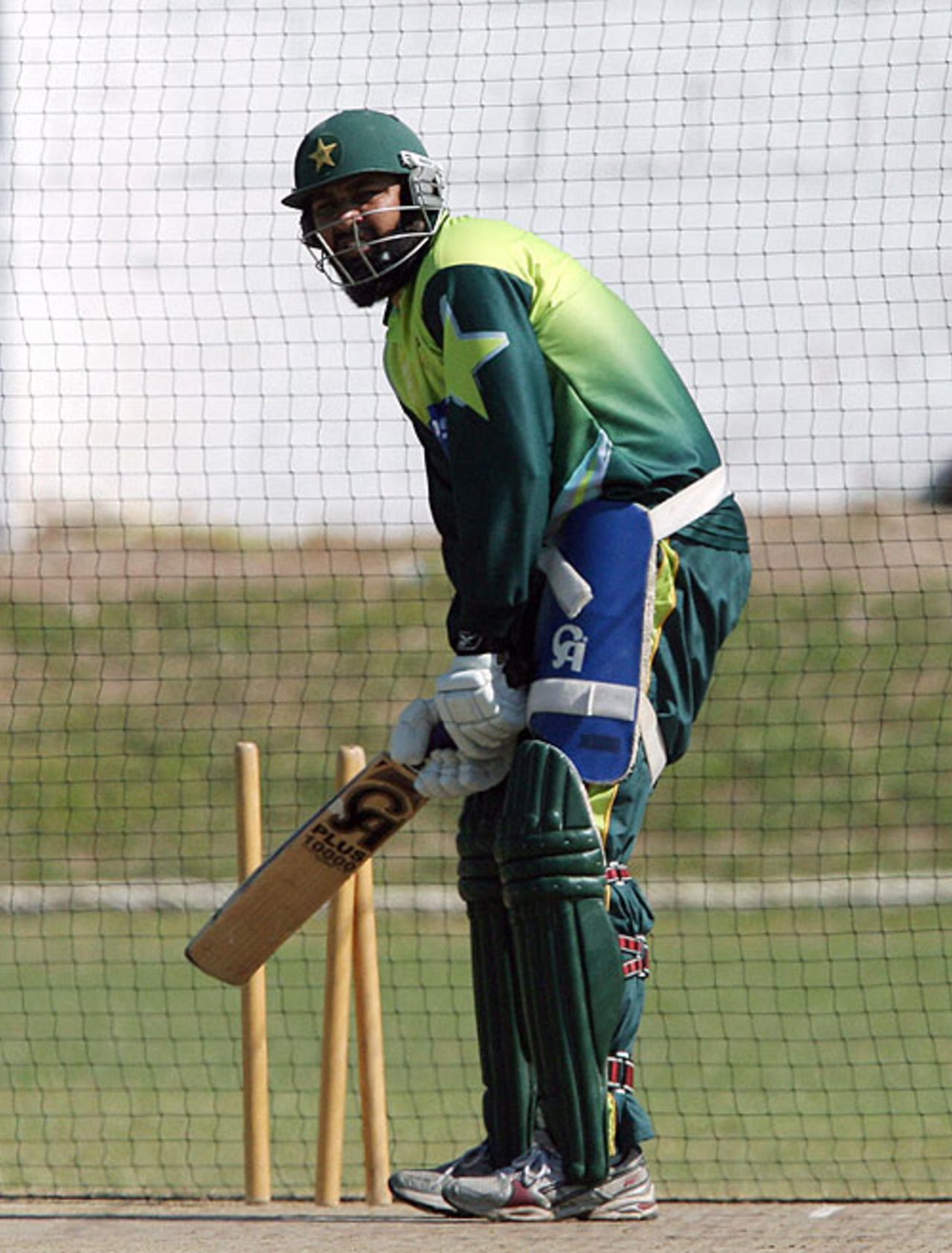 Inzamam-ul-Haq gears up for a bat during Pakistan's net practice, Kingston, March 16, 2007