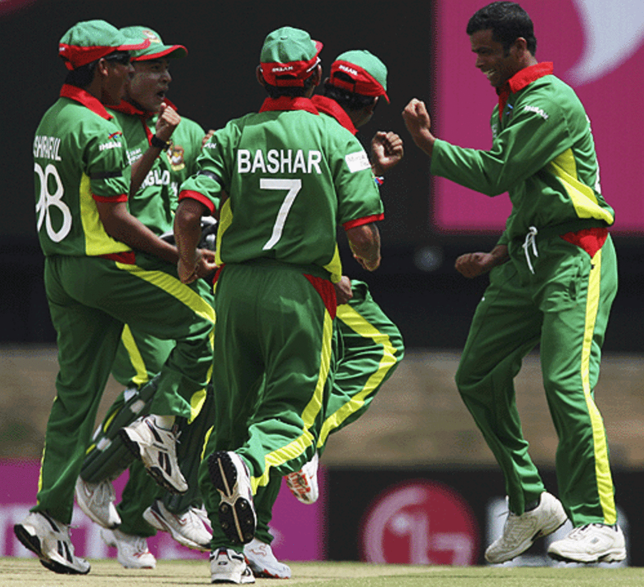 Abdur Razzak and other Bangladesh players celebrate after Razzak had Sachin Tendulkar caught behind, Bangladesh v India, Group B, Trinidad, March 17, 2007