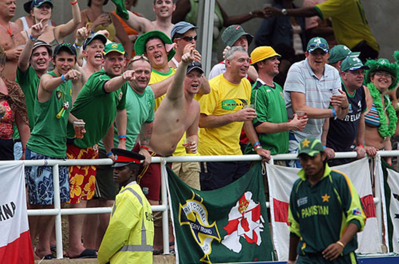 Irish fans let Danish Kaneria have it as he saunters past the boundary ropes, Ireland v Pakistan, Group D, Jamaica, March 17, 2007