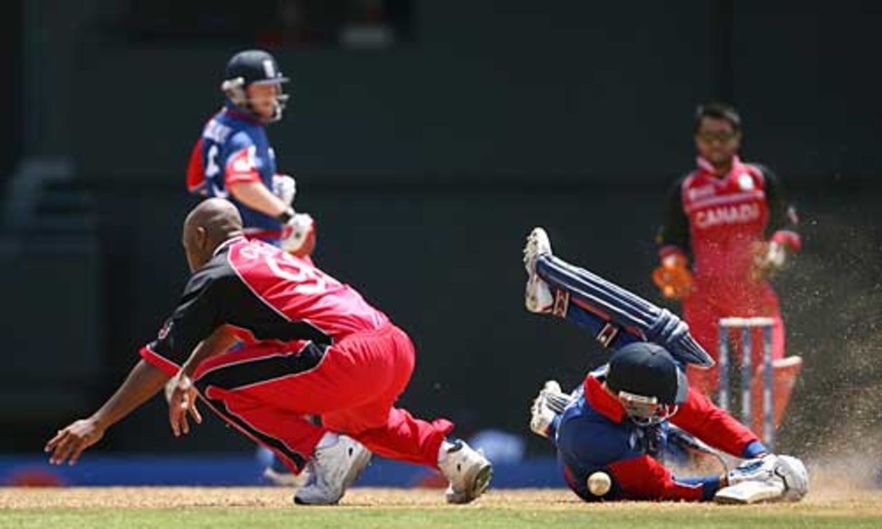 Paul Nixon makes his ground with a dive, Canada v England, Group C, St Lucia, March 18, 2007