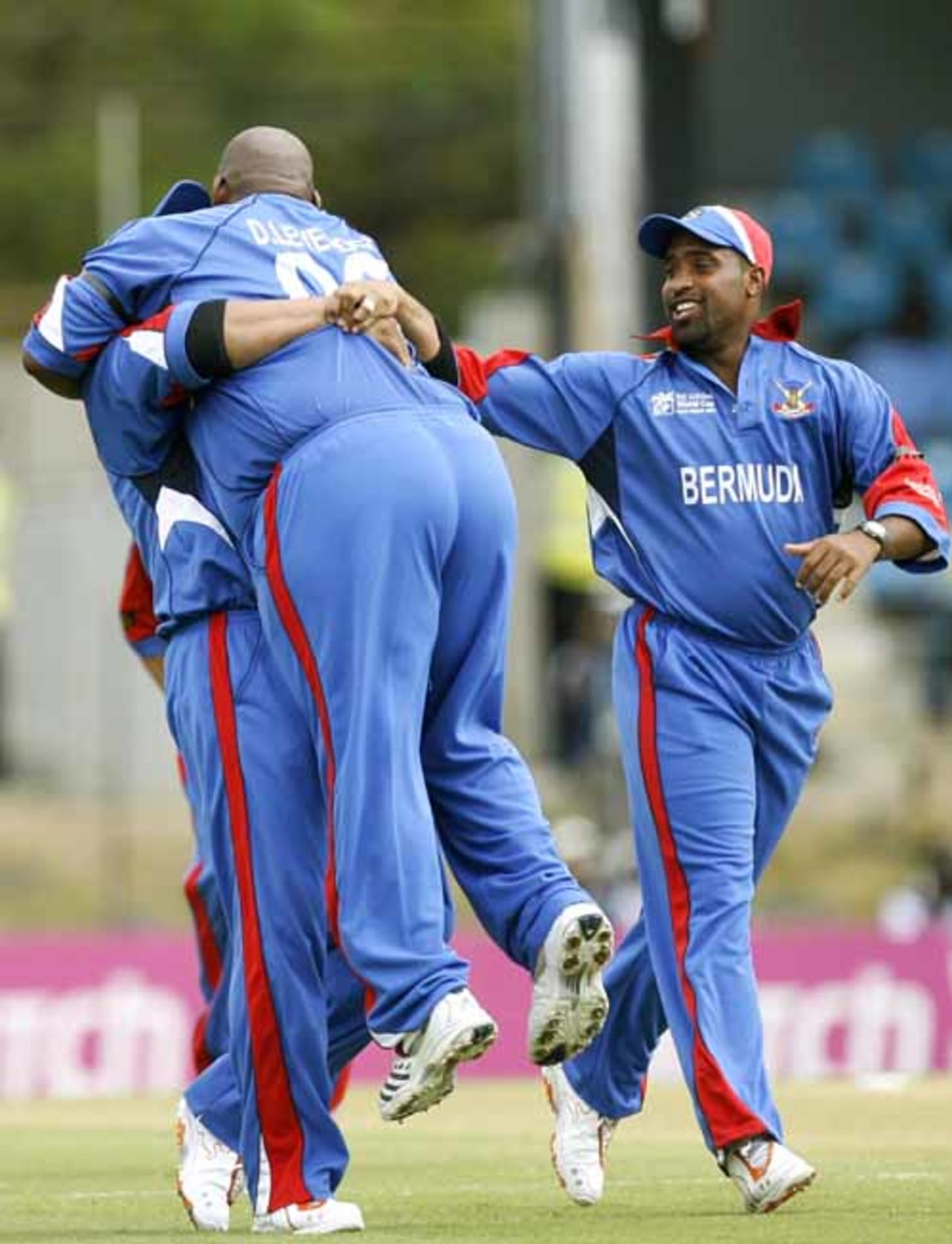 Dwayne Leverock is given the heave ho by Irvine Romaine, Bermuda v India, Group B, Trinidad, March 19, 2007