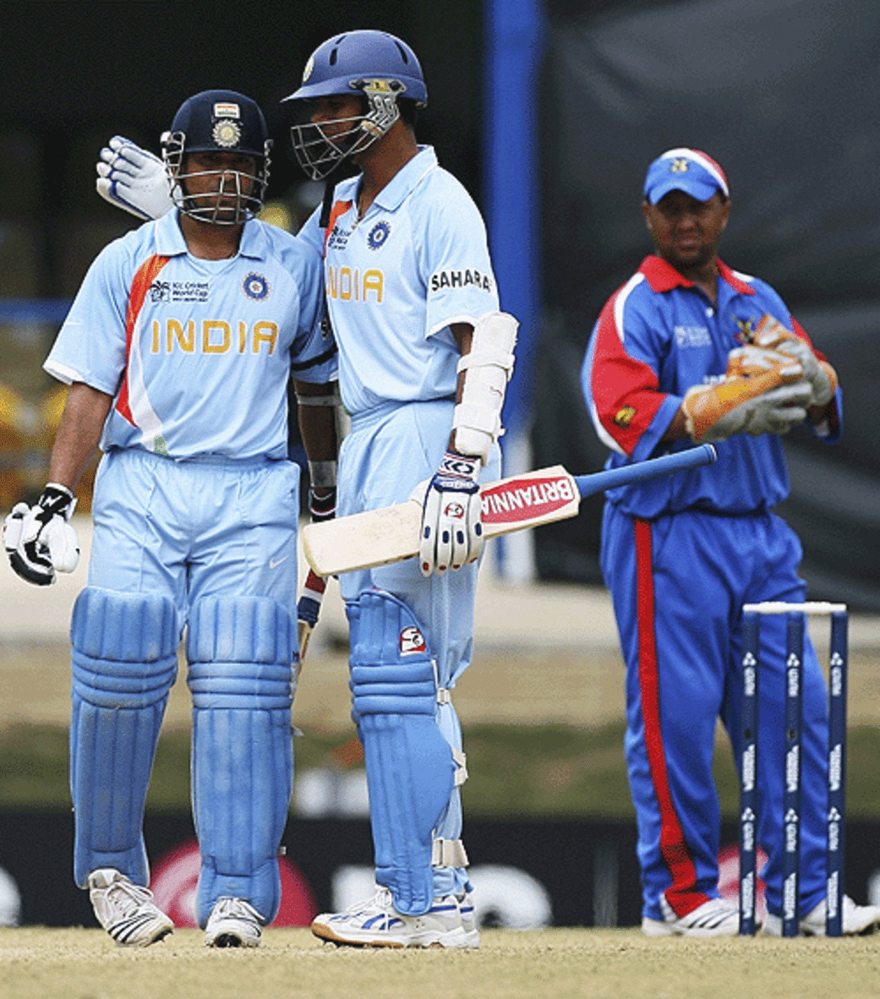 Rahul Dravid congraulates Sachin Tendulkar as India cross the 400-mark, Bermuda v India, Group B, Trinidad, March 19, 2007