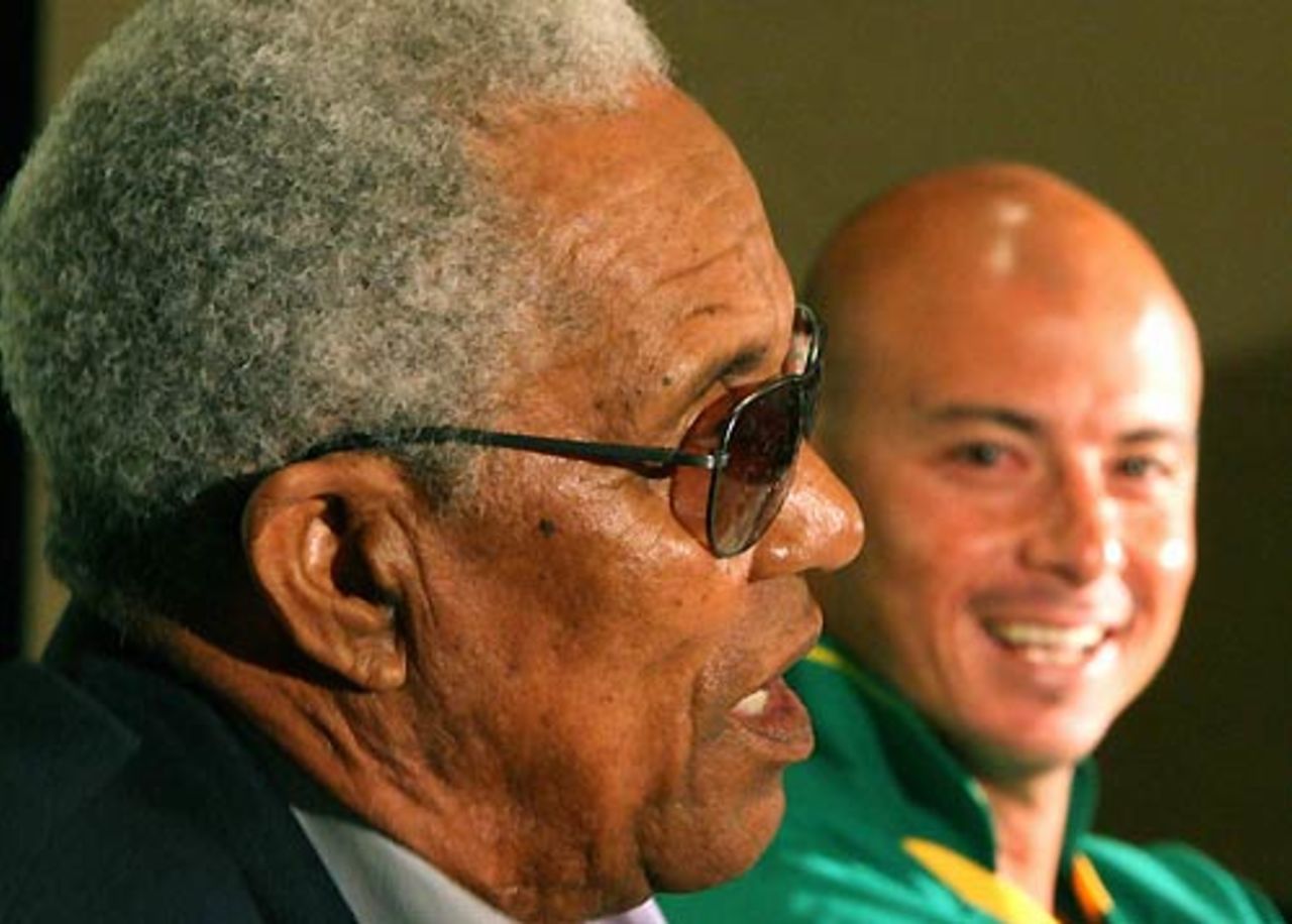 Sir Garry Sobers and Herschelle Gibbs address a press conference on the occasion of Gibbs's sixes record, St Kitts, March 19, 2007