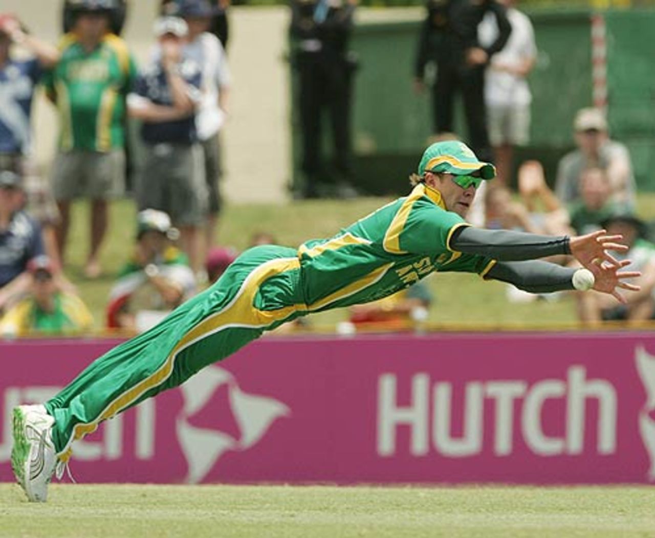 AB de Villiers dives full length and makes a save, Scotland v South Africa, Group A, St Kitts, March 20, 2007