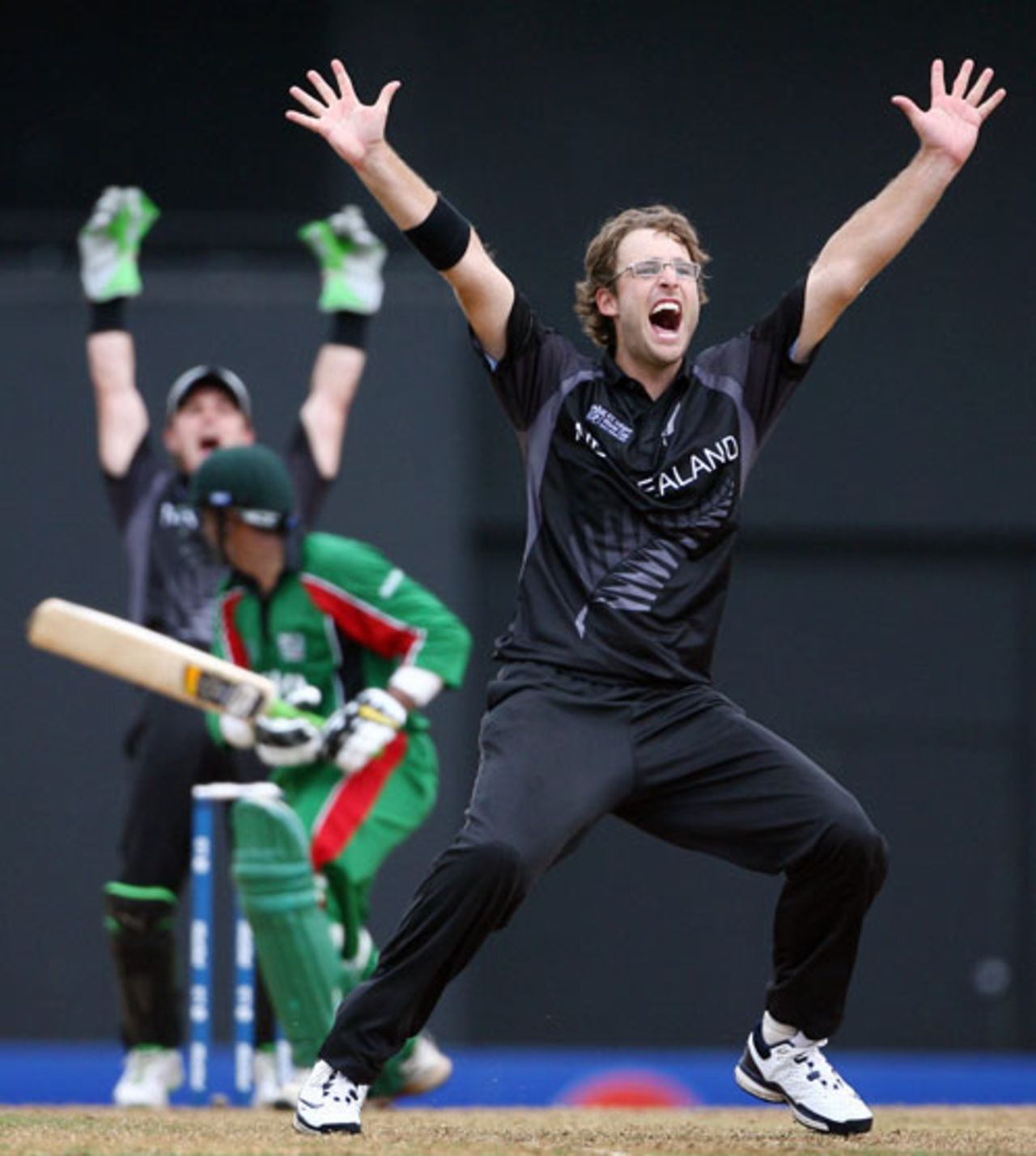 Daniel Vettori appeals - unsuccessfully - against Ravi Shah, Kenya v New Zealand, Group C, St Lucia, March 20, 2007
