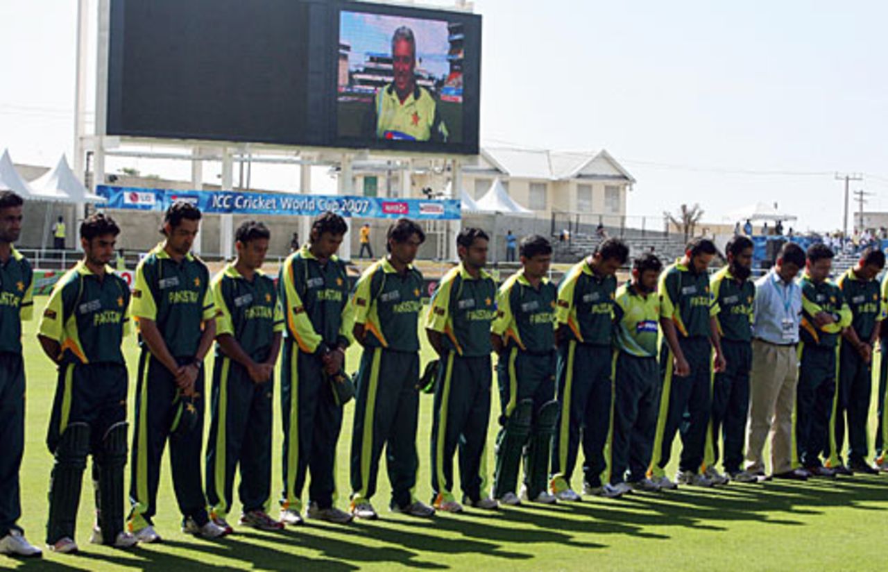Pakistan observe a minute's silence in memory of Bob Woolmer, Pakistan v Zimbabwe, Group D, World Cup, Kingston, March 21, 2007