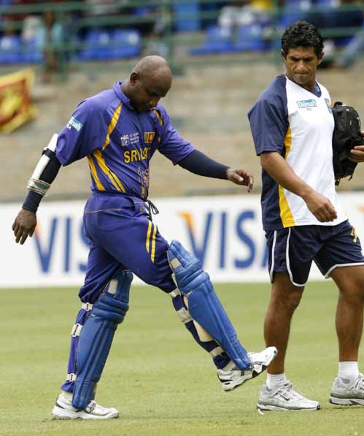 The knee-twist interrupts Sanath Jayasuriya's rampage, Bangladesh v Sri Lanka, Group B, Trinidad, March 21, 2007